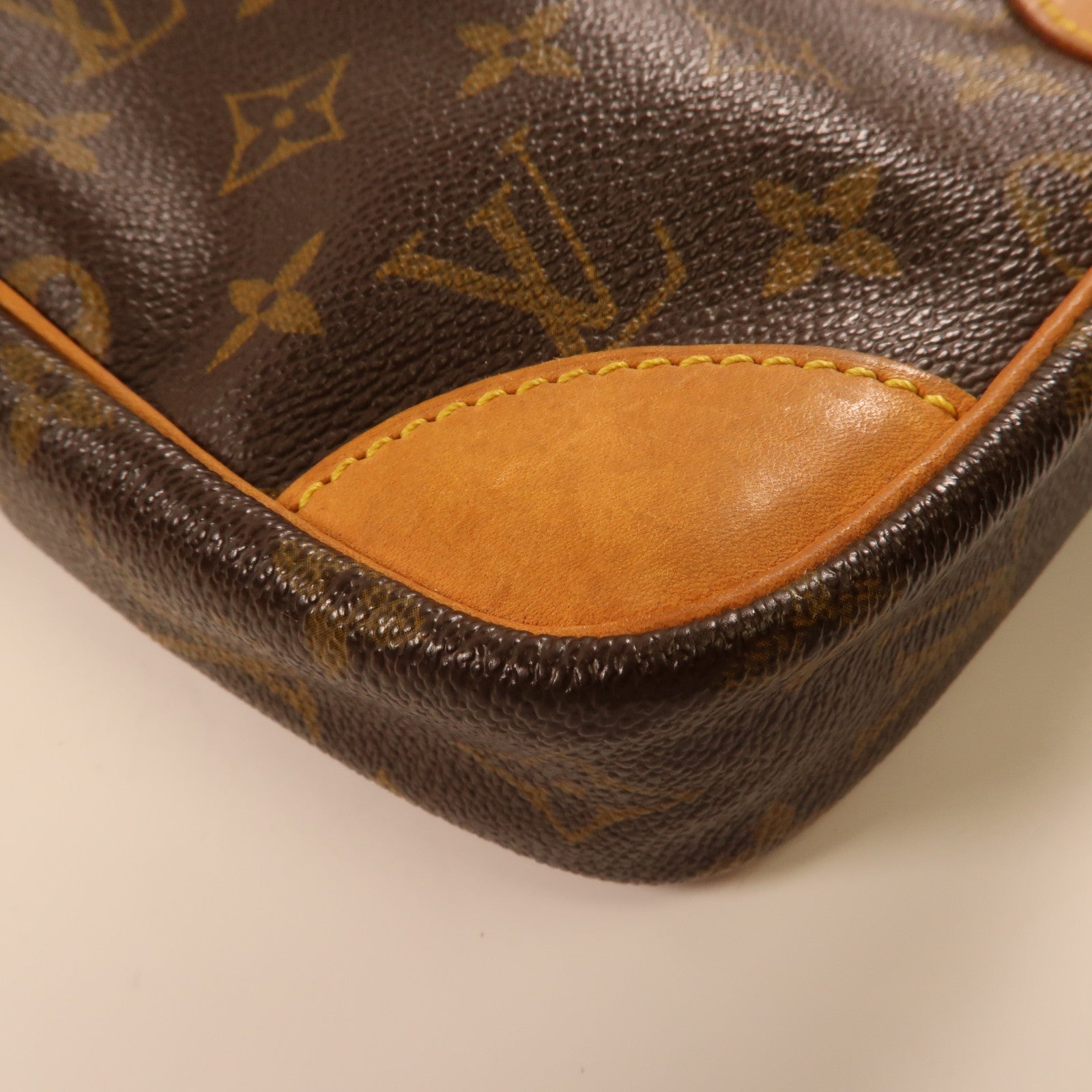 LOUIS VUITTON Monogram Danube金扣肩背袋啡色