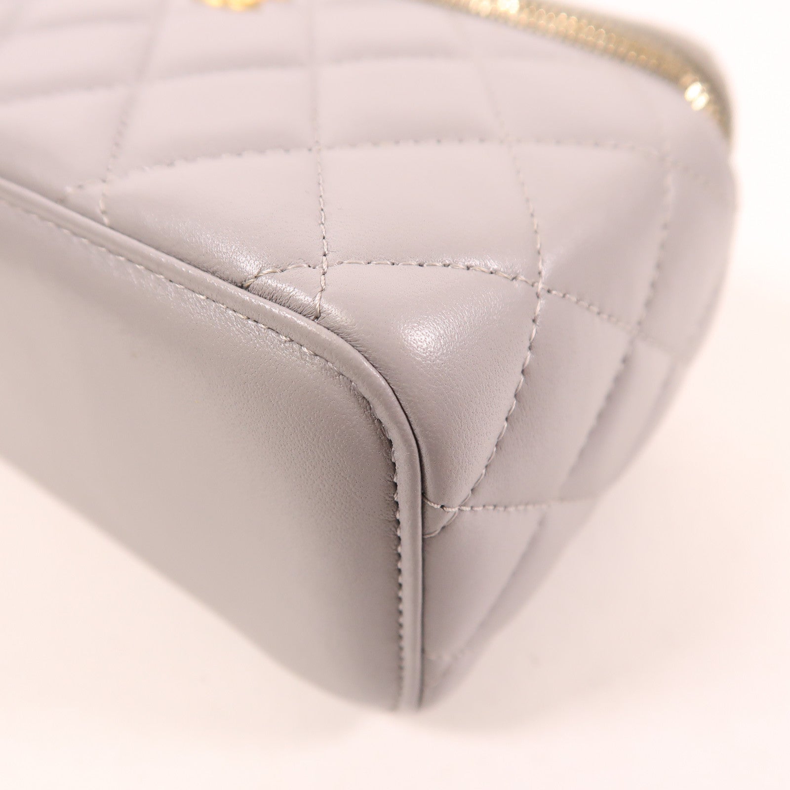CHANEL 皮革Vanity Case金扣鏈帶肩背袋