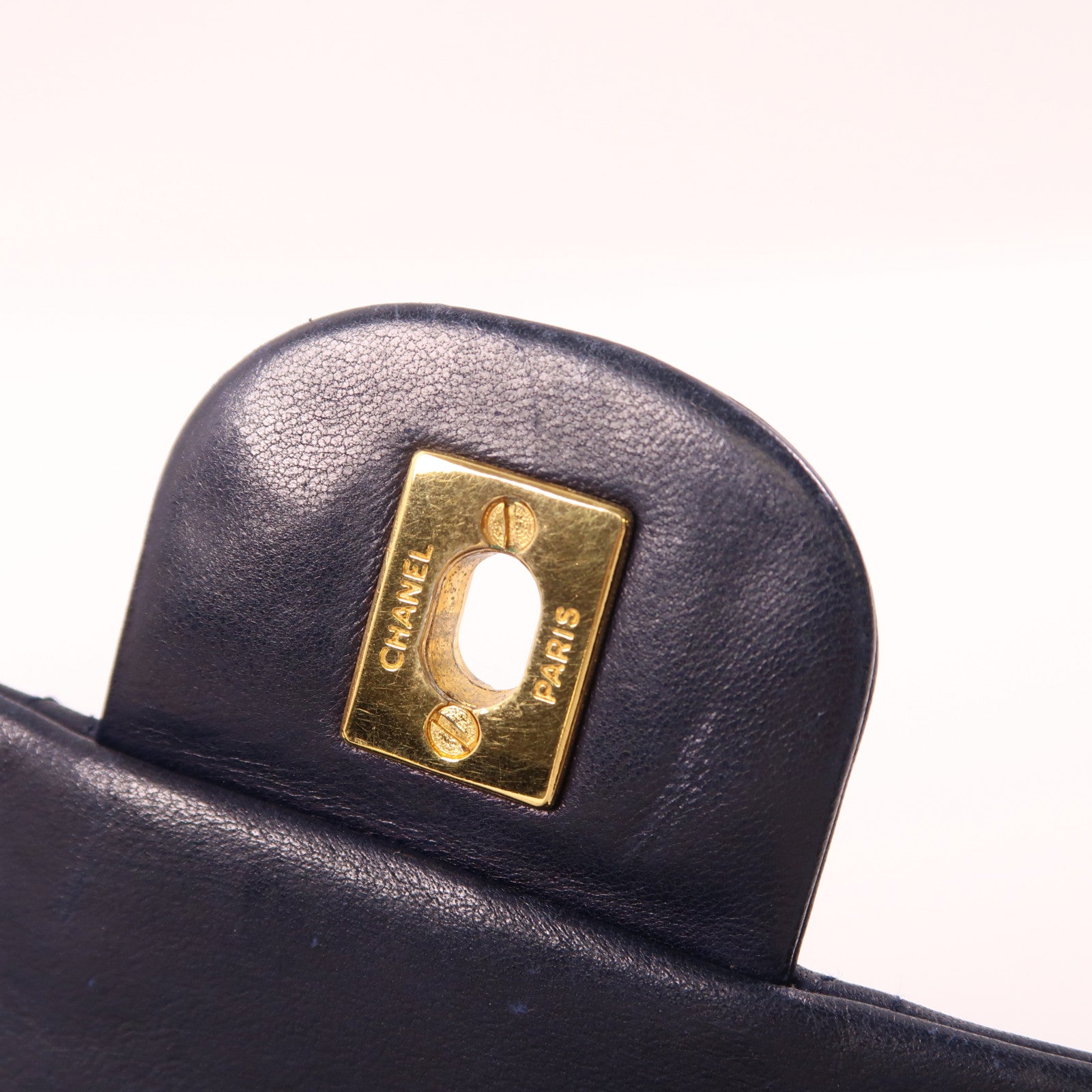 CHANEL 羊皮皮革Handbag金扣手挽袋深藍色