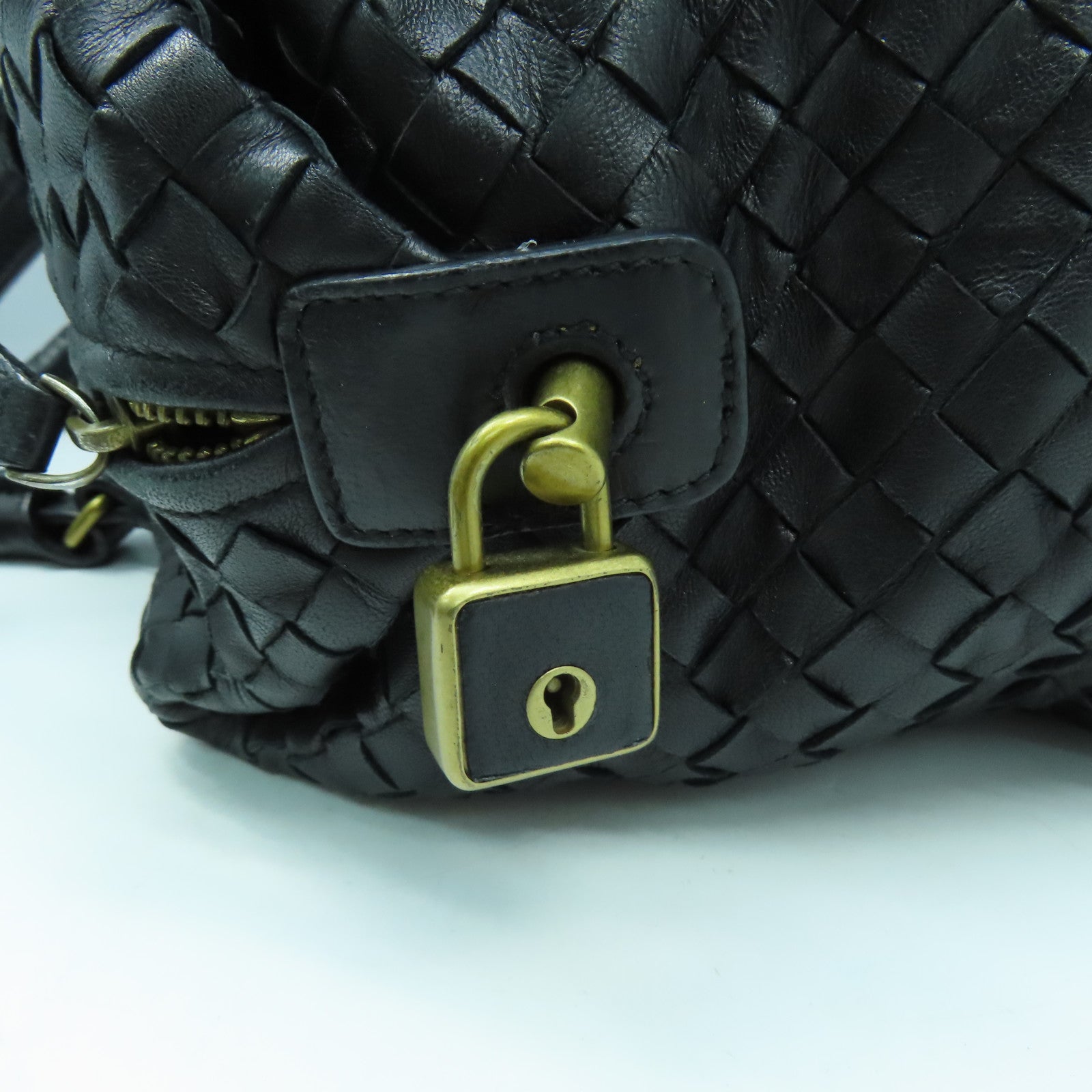 BOTTEGA VENETA 織紋羊皮皮革Shoulder Bag金扣肩背袋黑色