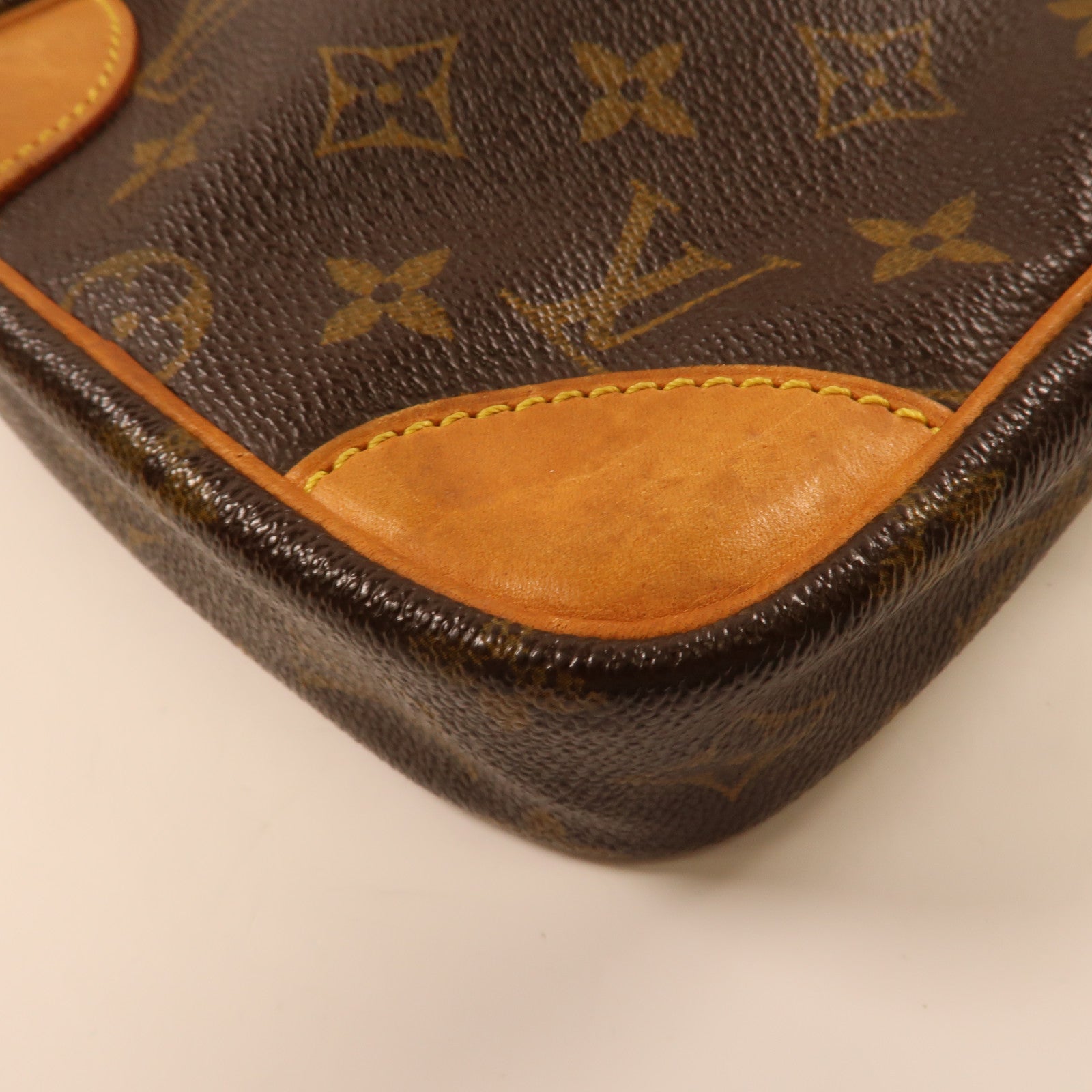 LOUIS VUITTON Monogram Danube金扣肩背袋啡色