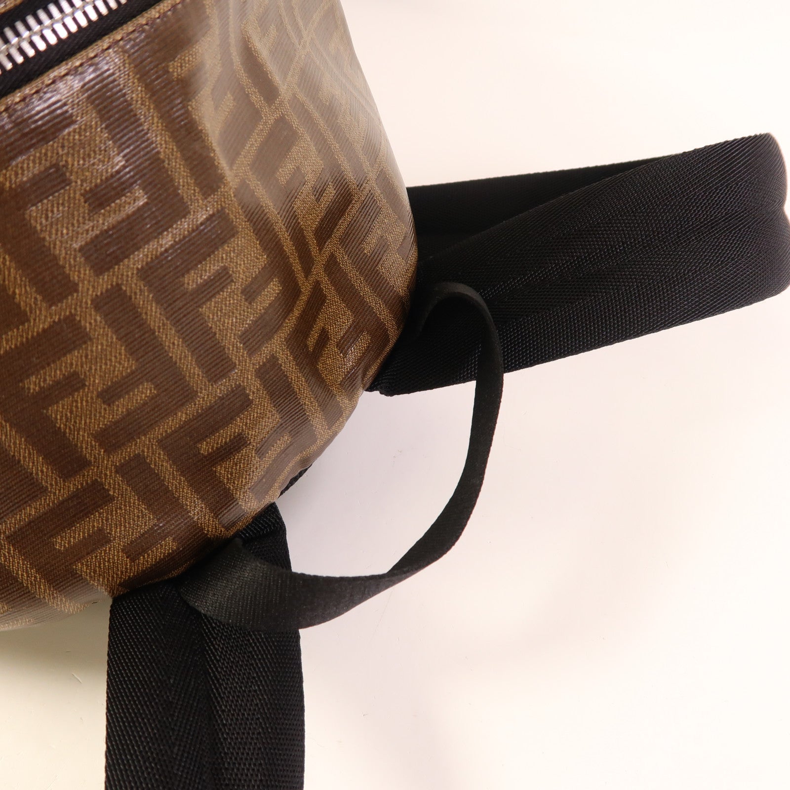 FENDI 塗層帆布Backpack銀扣背包