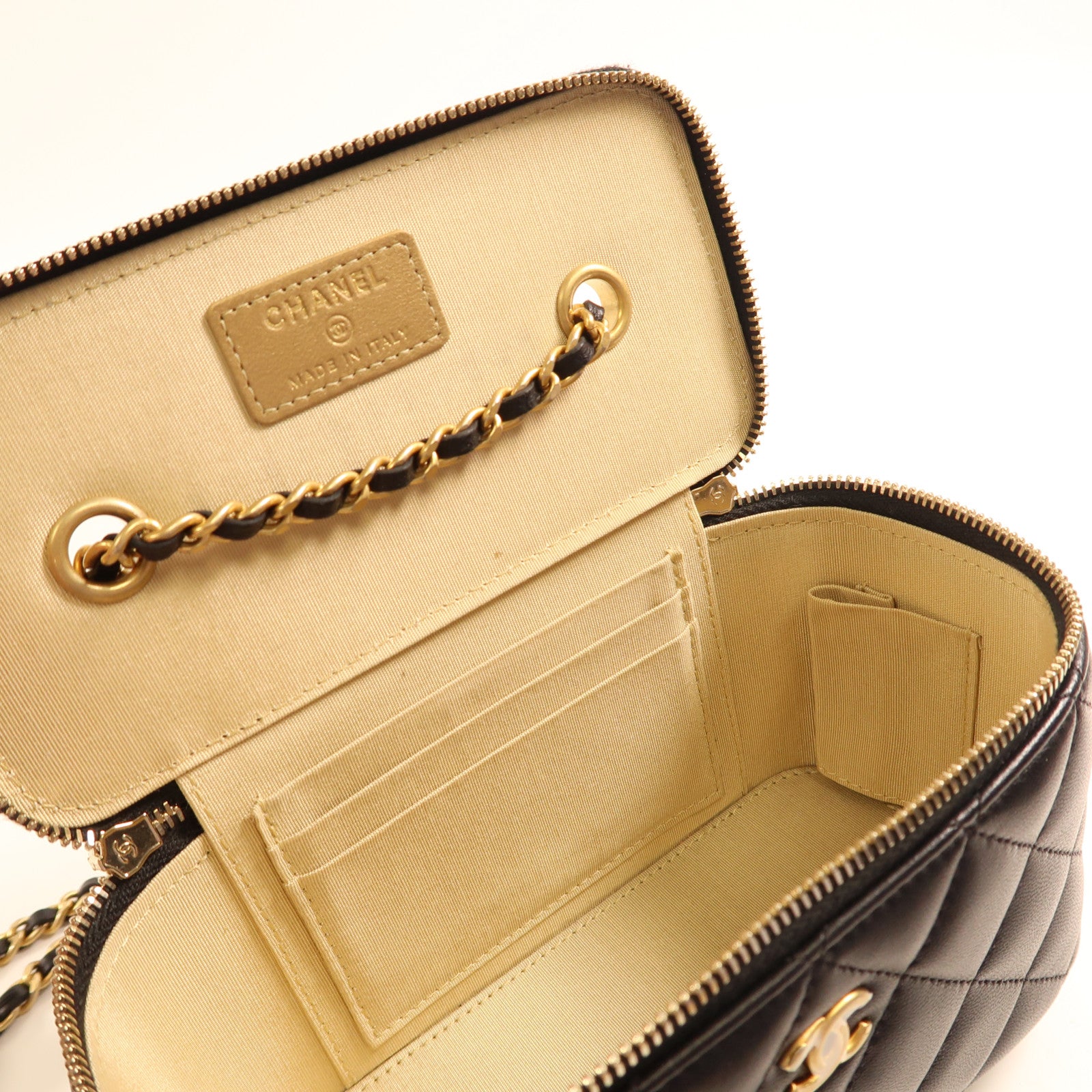 CHANEL 羊皮皮革Vanity Case金扣鏈帶肩背袋