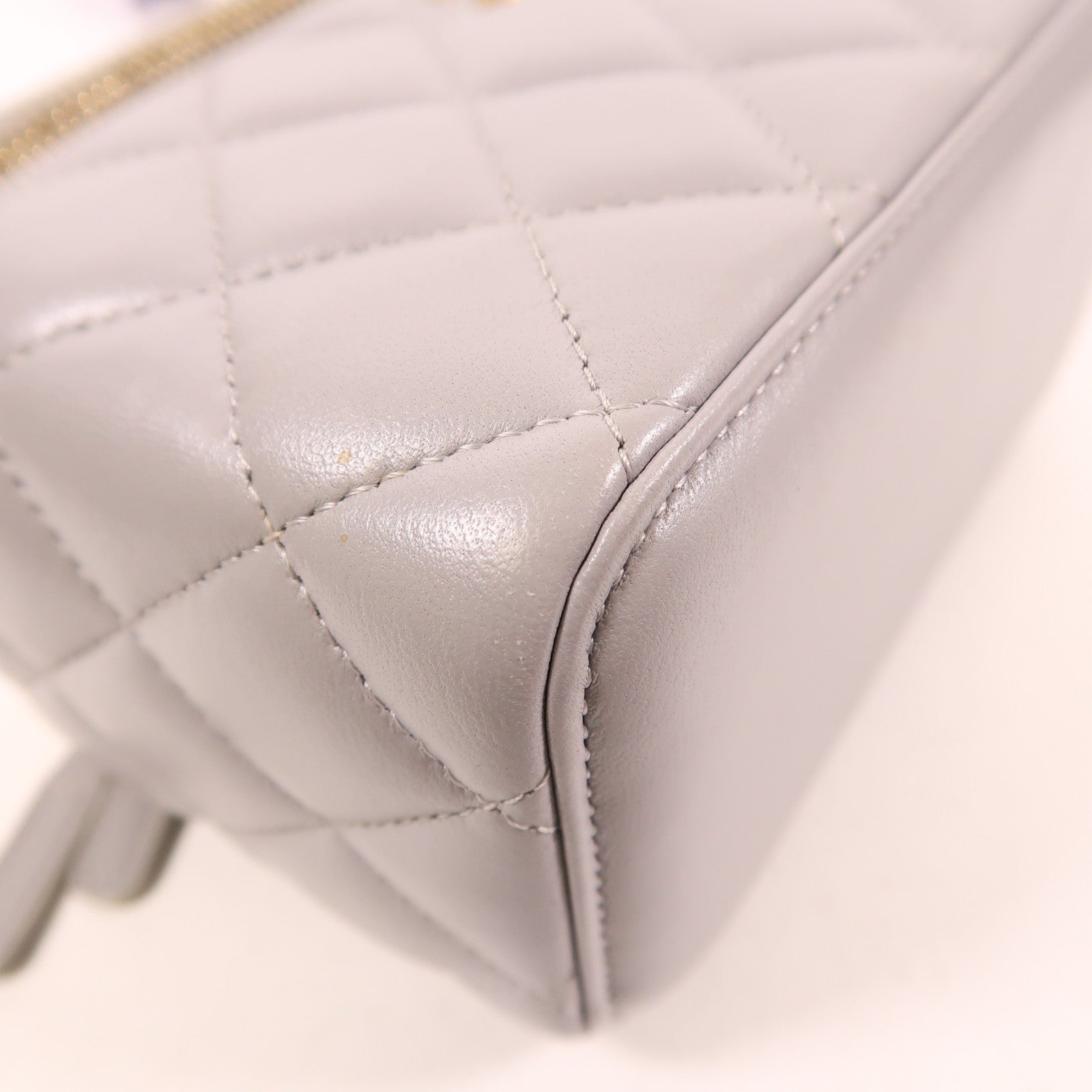 CHANEL 皮革Vanity Case金扣鏈帶肩背袋