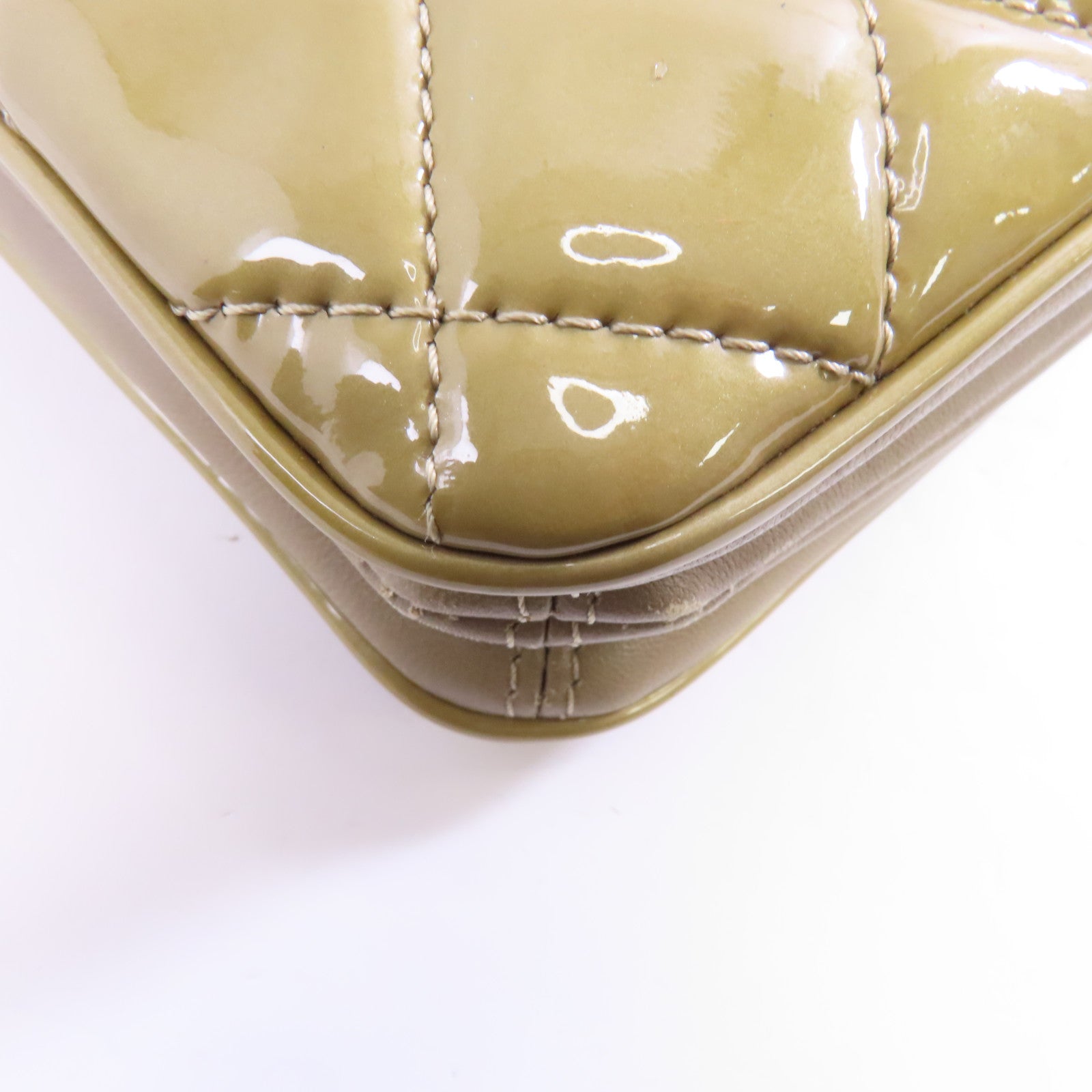 CHANEL 菱格漆皮皮革Chain Shoulder Bag銀扣鏈帶肩背袋米色