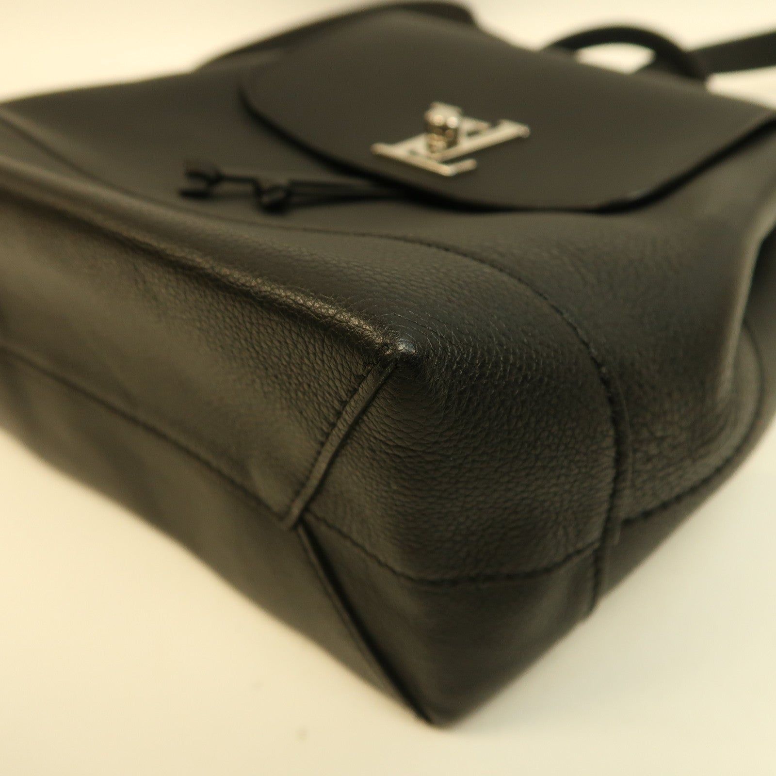 LOUIS VUITTON 【激減優惠】牛皮皮革Lockme Backpack銀扣背包黑色
