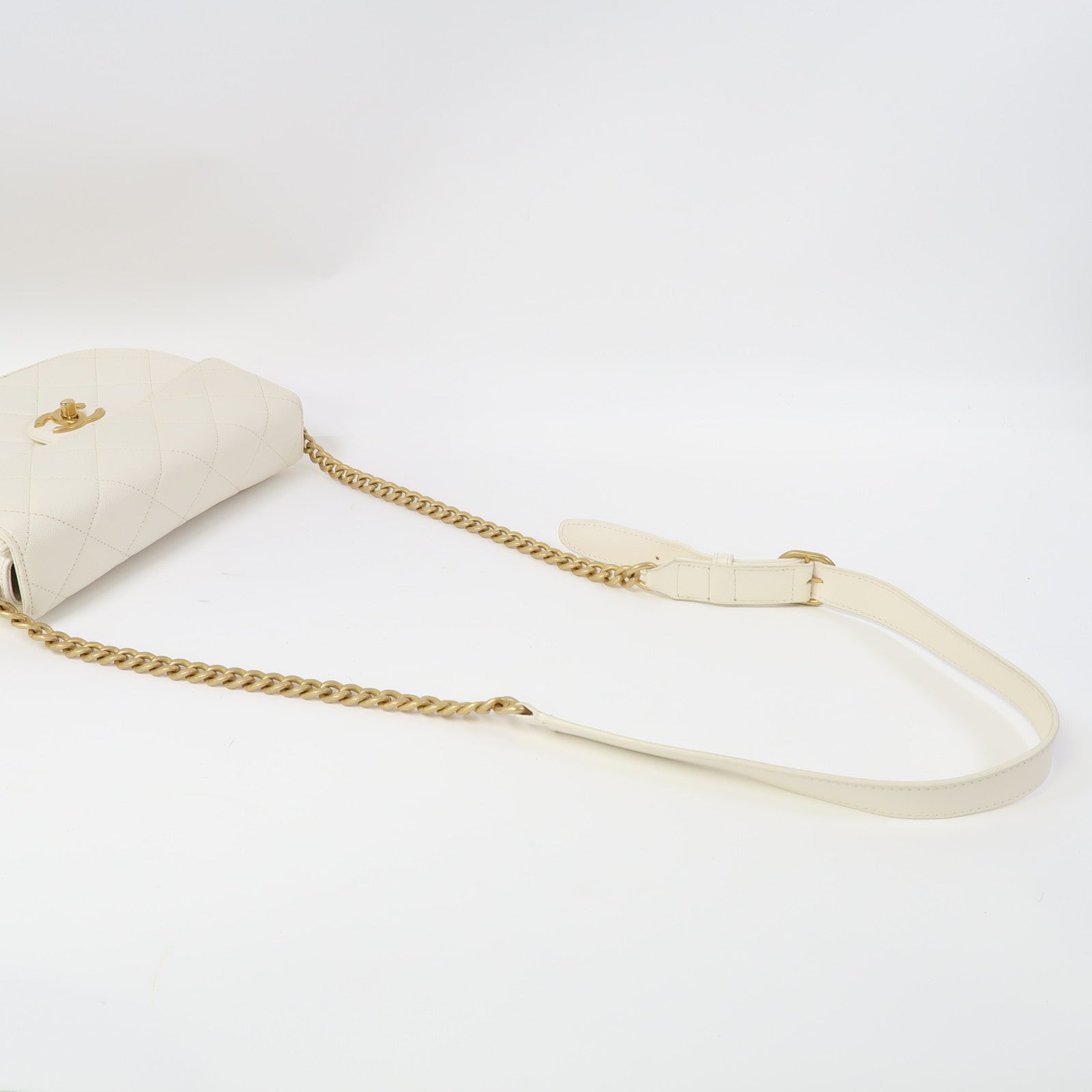 CHANEL Caviar皮革Chain Shoulder金扣鏈帶肩背袋白色