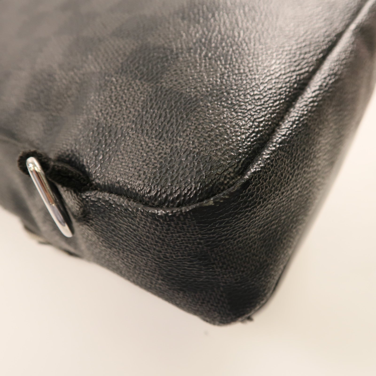LOUIS VUITTON Damier Graphite Avenue Sling銀扣肩背袋黑色