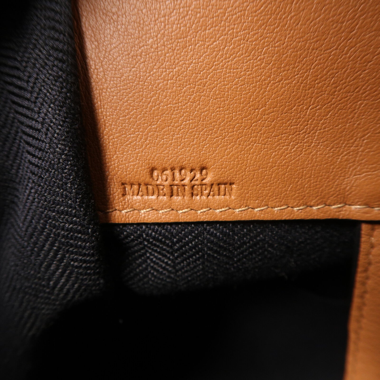 LOEWE 牛皮皮革Hammock Medium手挽肩背兩用袋