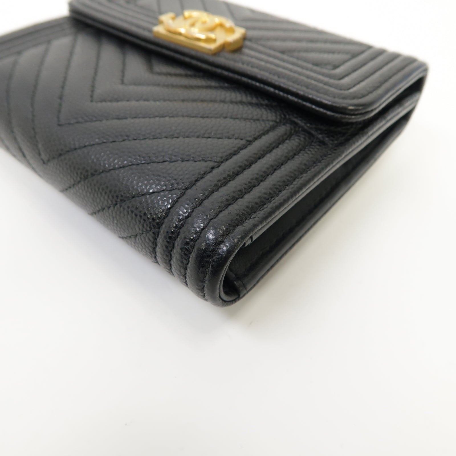 CHANEL 斜紋Caviar皮革Boy Wallet金扣折叠钱包黑色