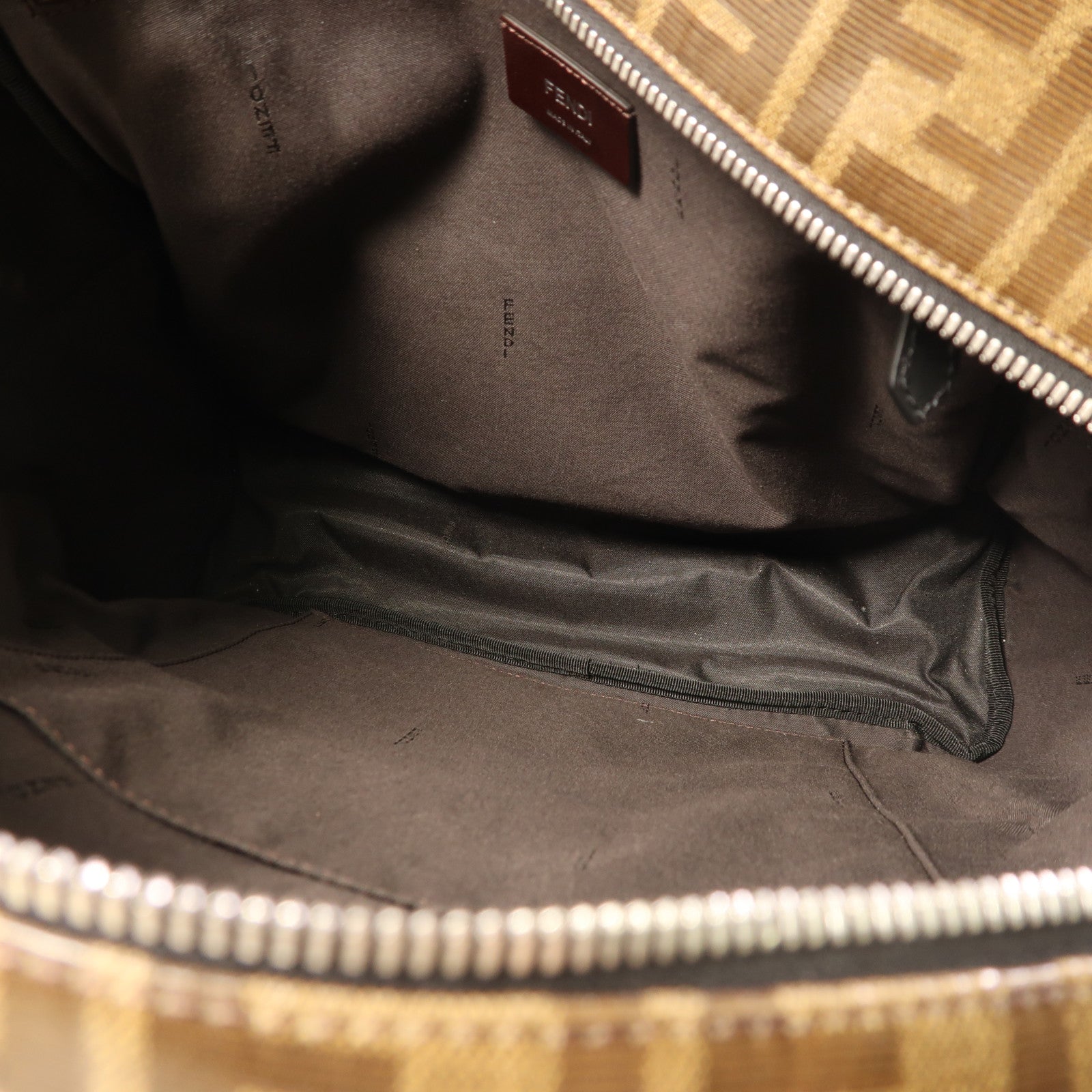 FENDI 塗層帆布Backpack銀扣背包