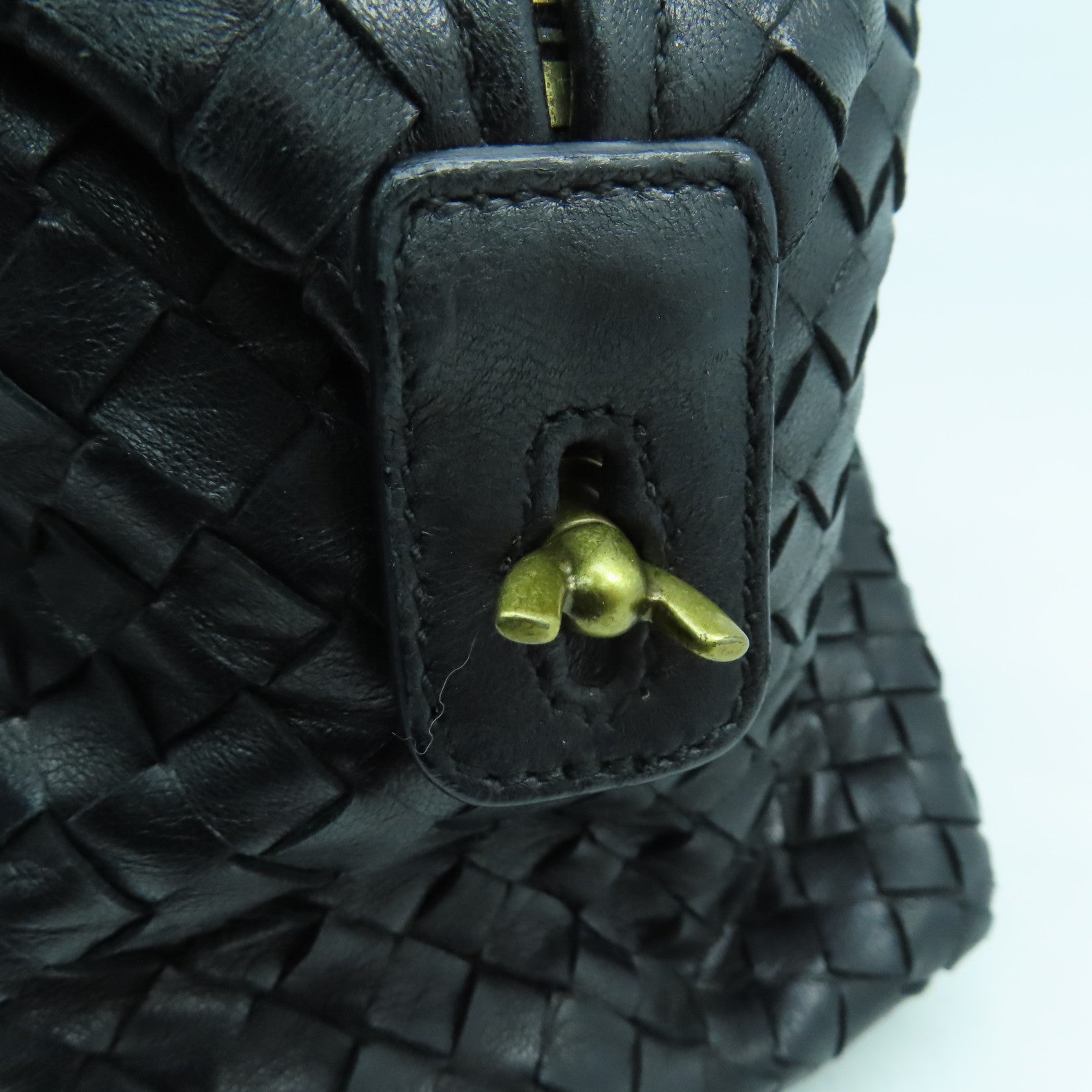 BOTTEGA VENETA 織紋羊皮皮革Shoulder Bag金扣肩背袋黑色