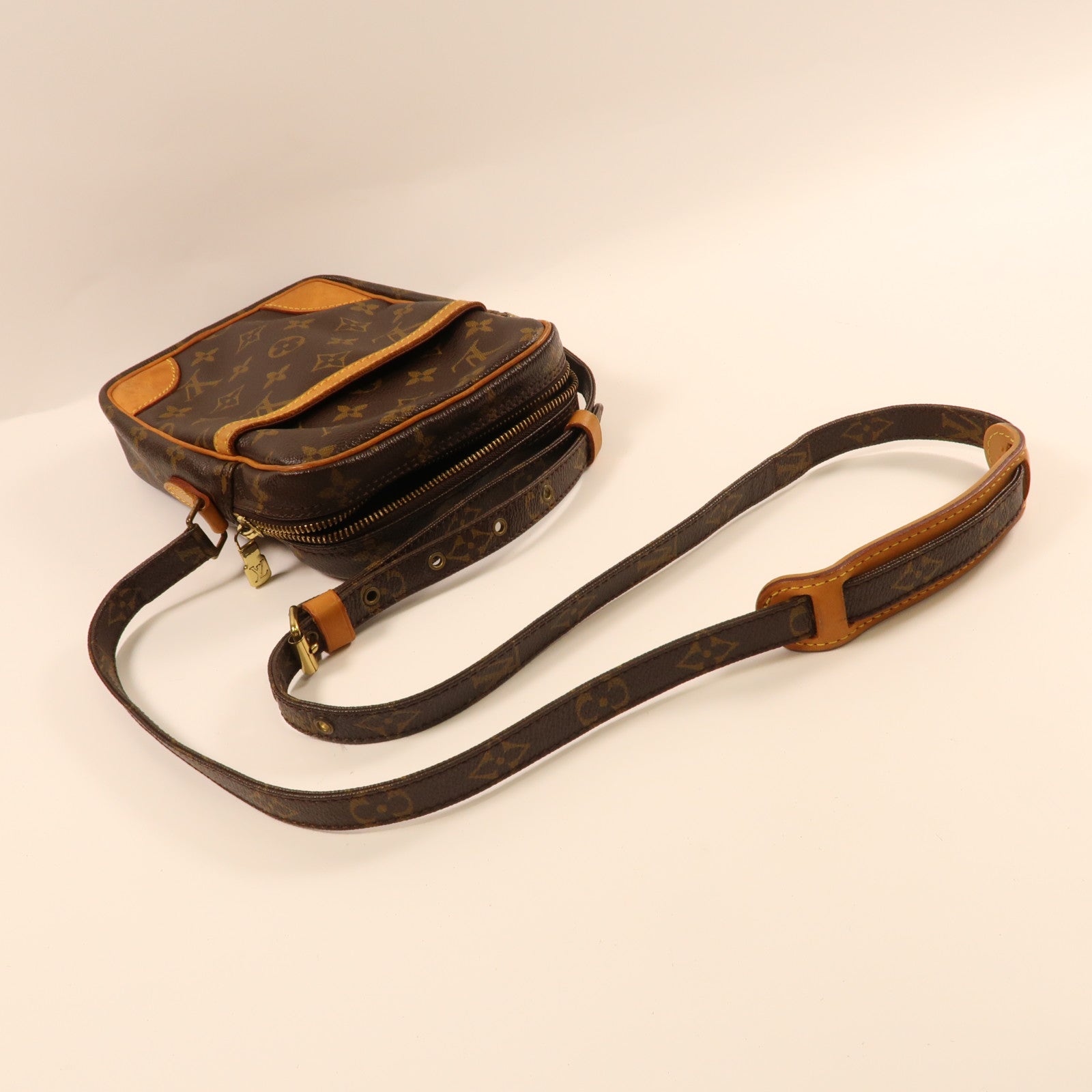 LOUIS VUITTON Monogram Danube金扣肩背袋啡色