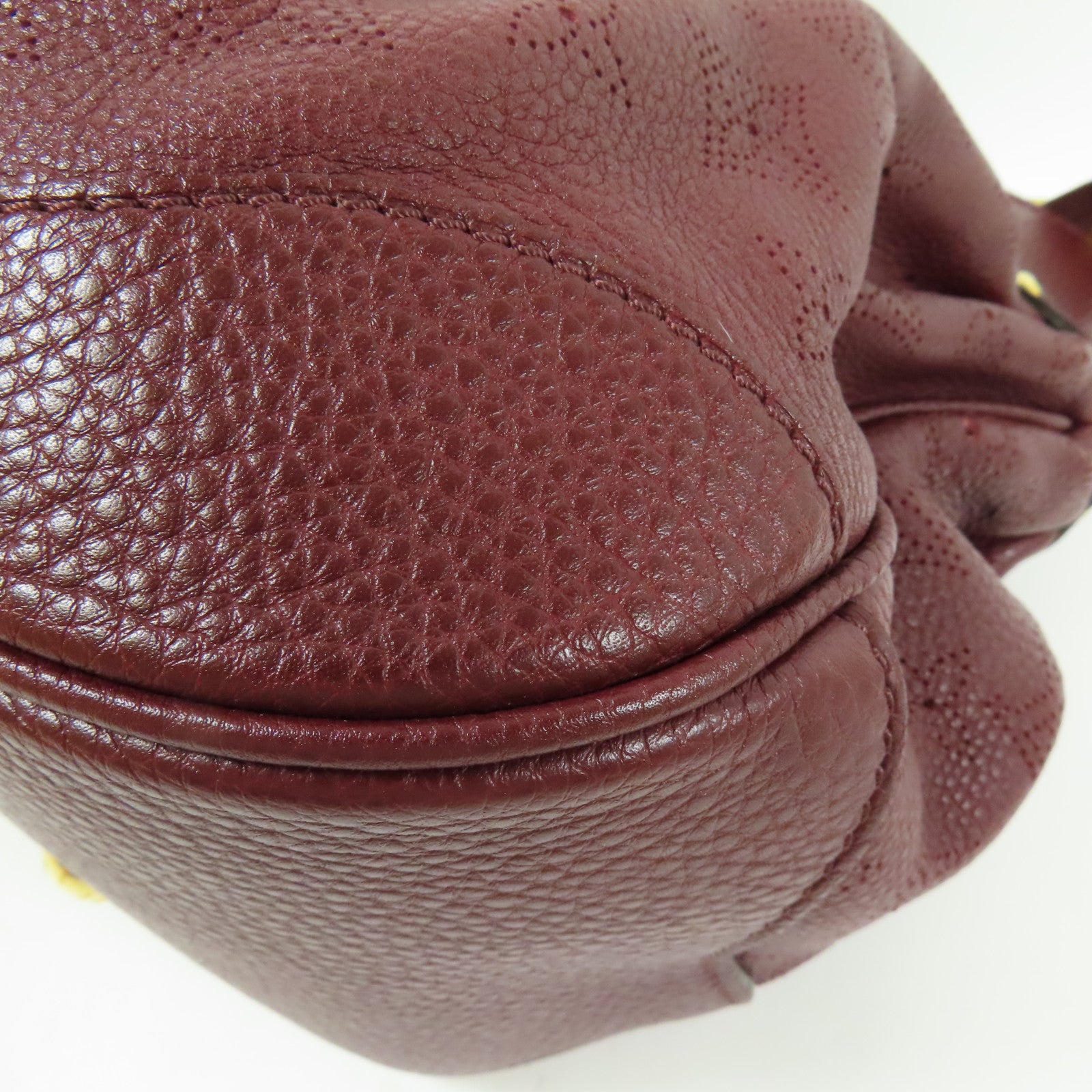 LOUIS VUITTON Mahina Shoulder Bag金扣肩背袋