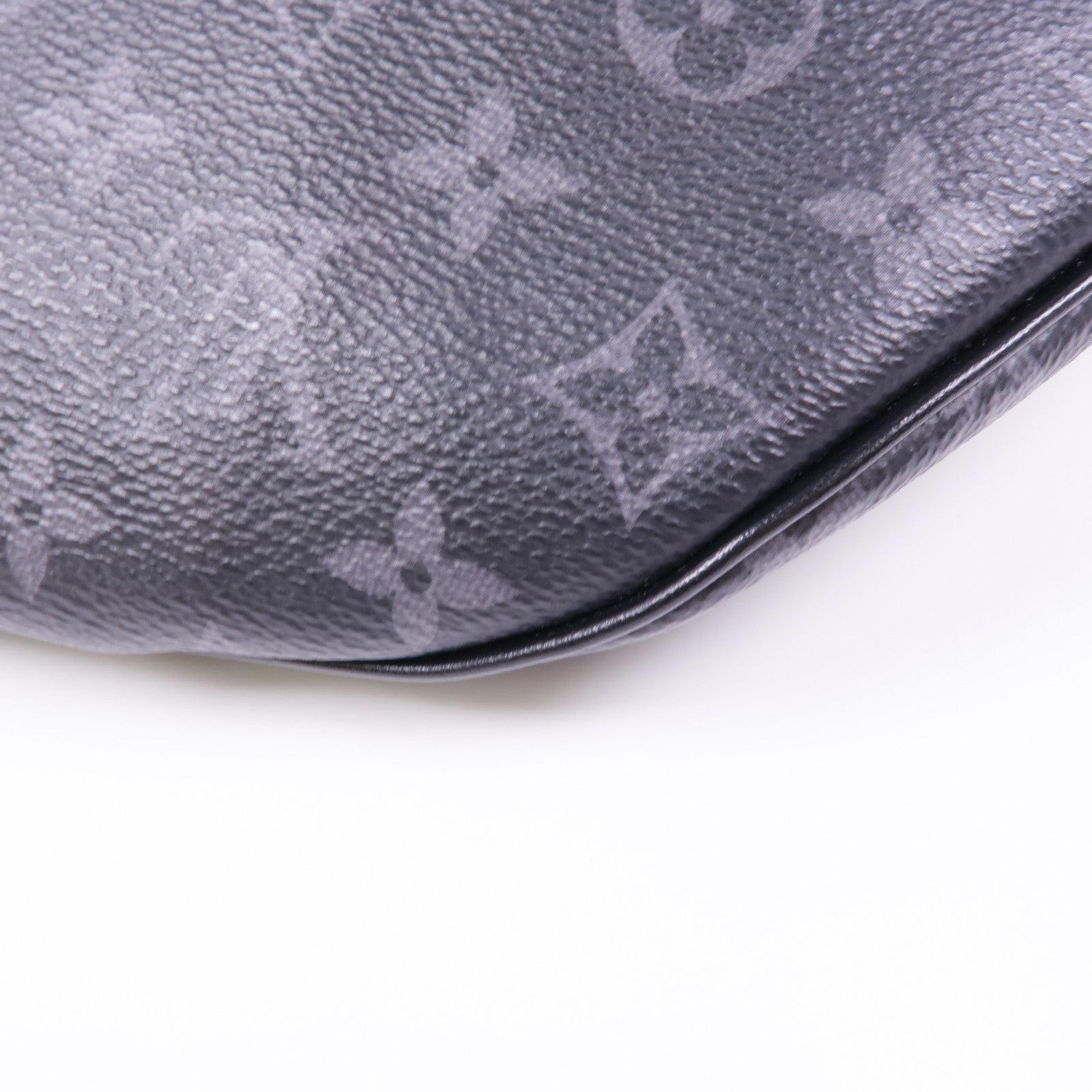 LOUIS VUITTON Monogram Eclipse Discovery斜孭袋