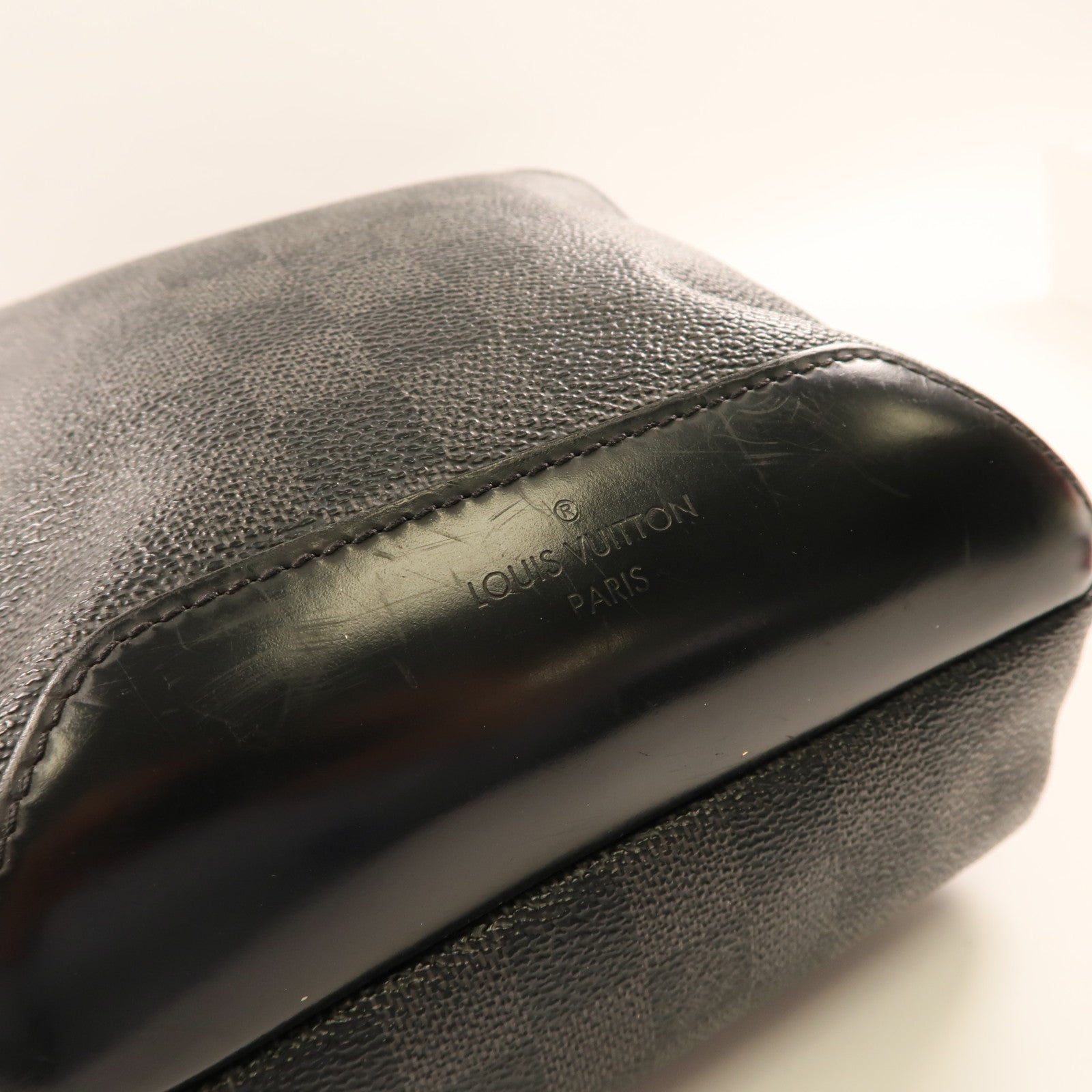 LOUIS VUITTON Damier Graphite Avenue Sling銀扣肩背袋黑色
