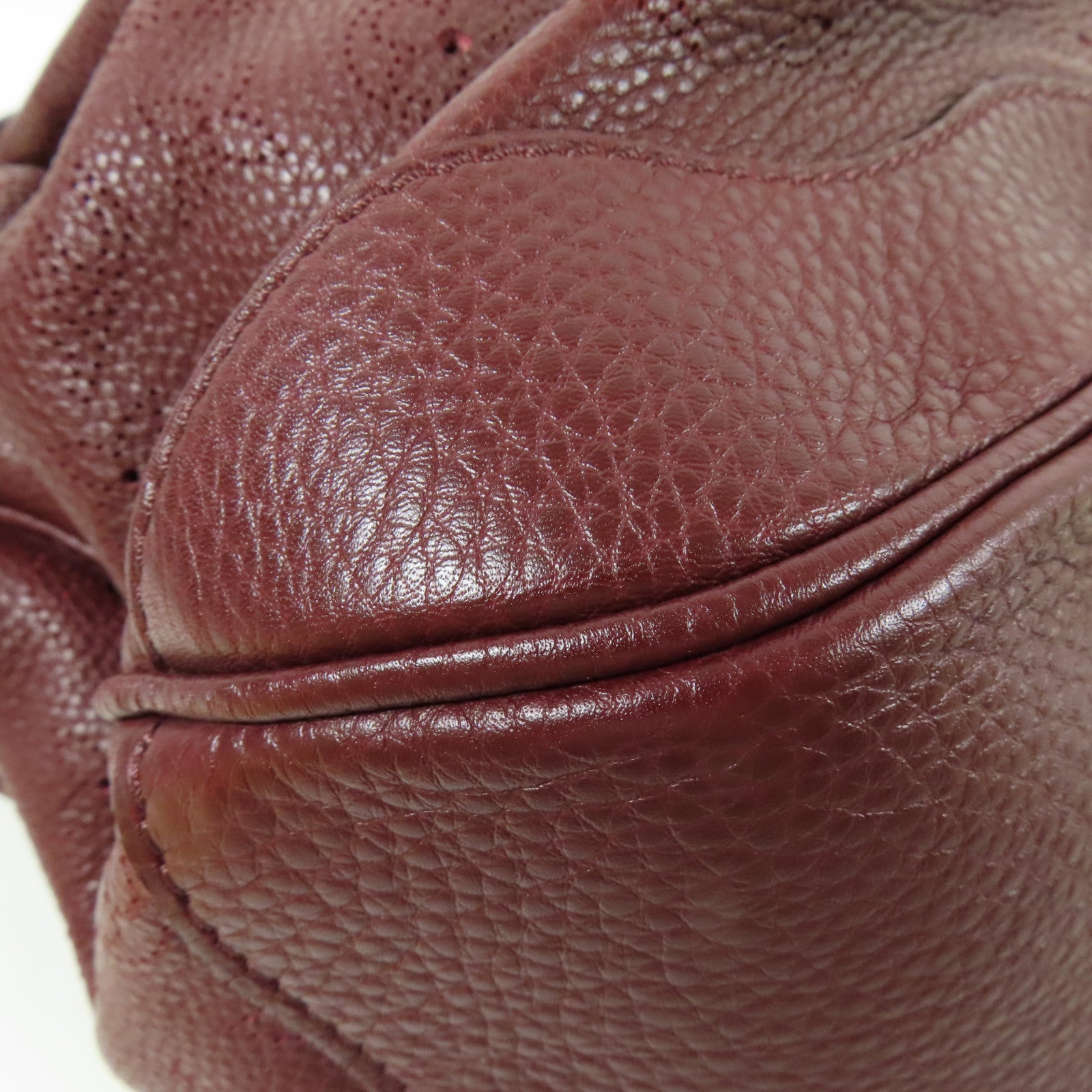 LOUIS VUITTON Mahina Shoulder Bag金扣肩背袋