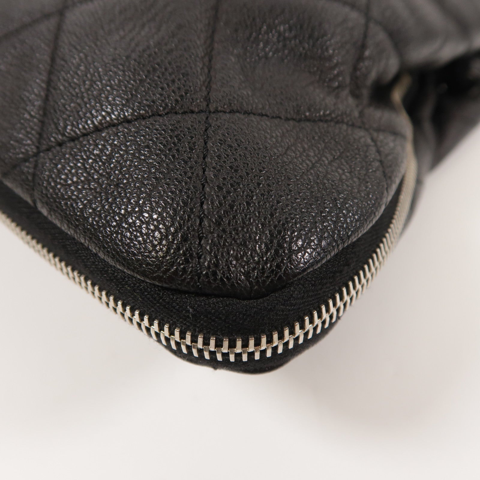 CHANEL 牛皮皮革Shoulder Bag銀扣肩背袋