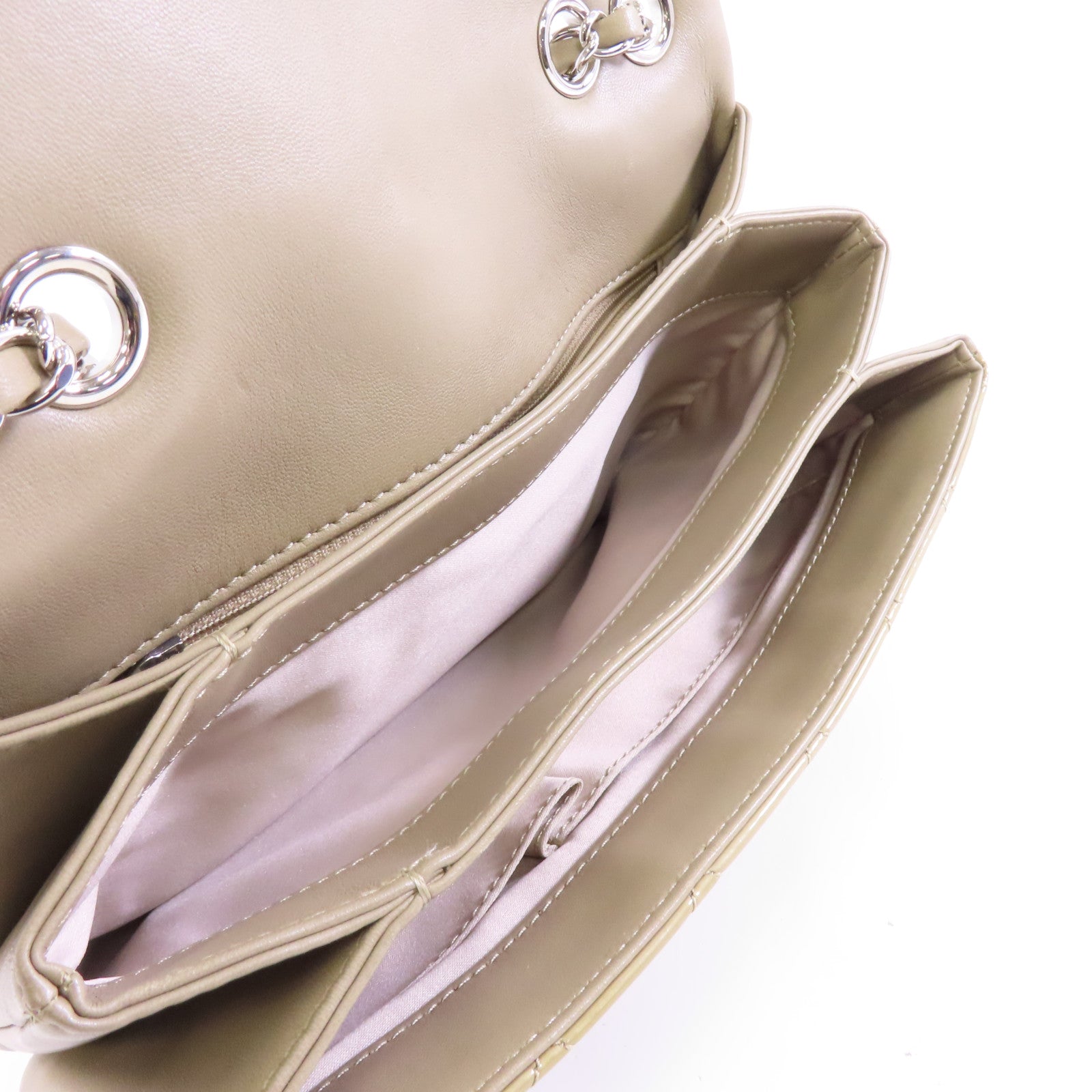 CHANEL 菱格漆皮皮革Chain Shoulder Bag銀扣鏈帶肩背袋米色