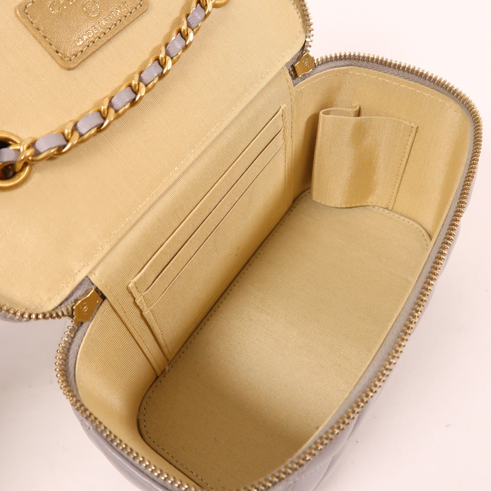CHANEL 皮革Vanity Case金扣鏈帶肩背袋