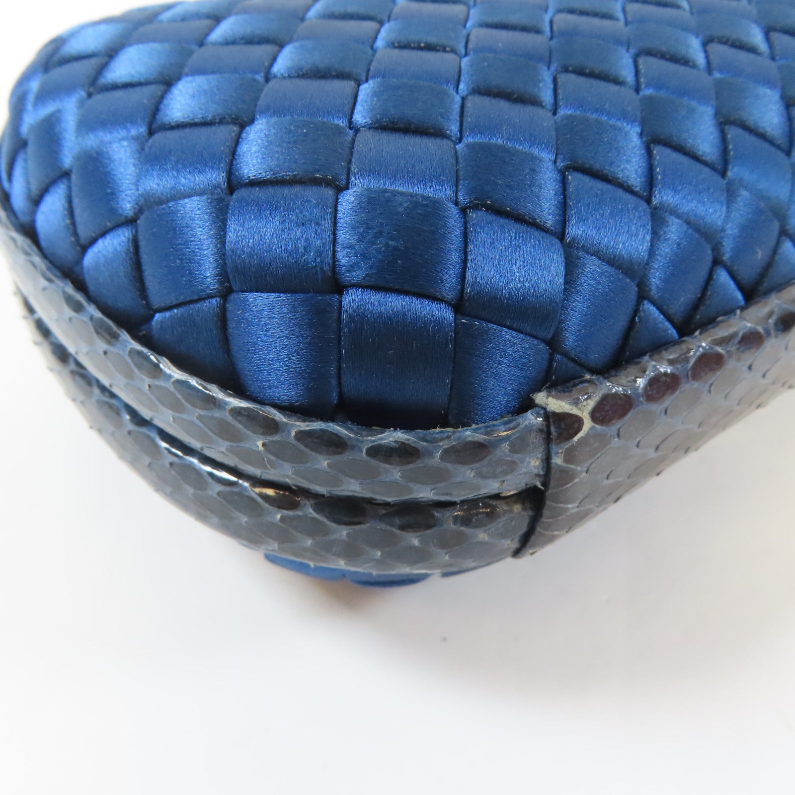 BOTTEGA VENETA 緞布/蛇皮皮革Clutch Bag黑扣手拿包藍色