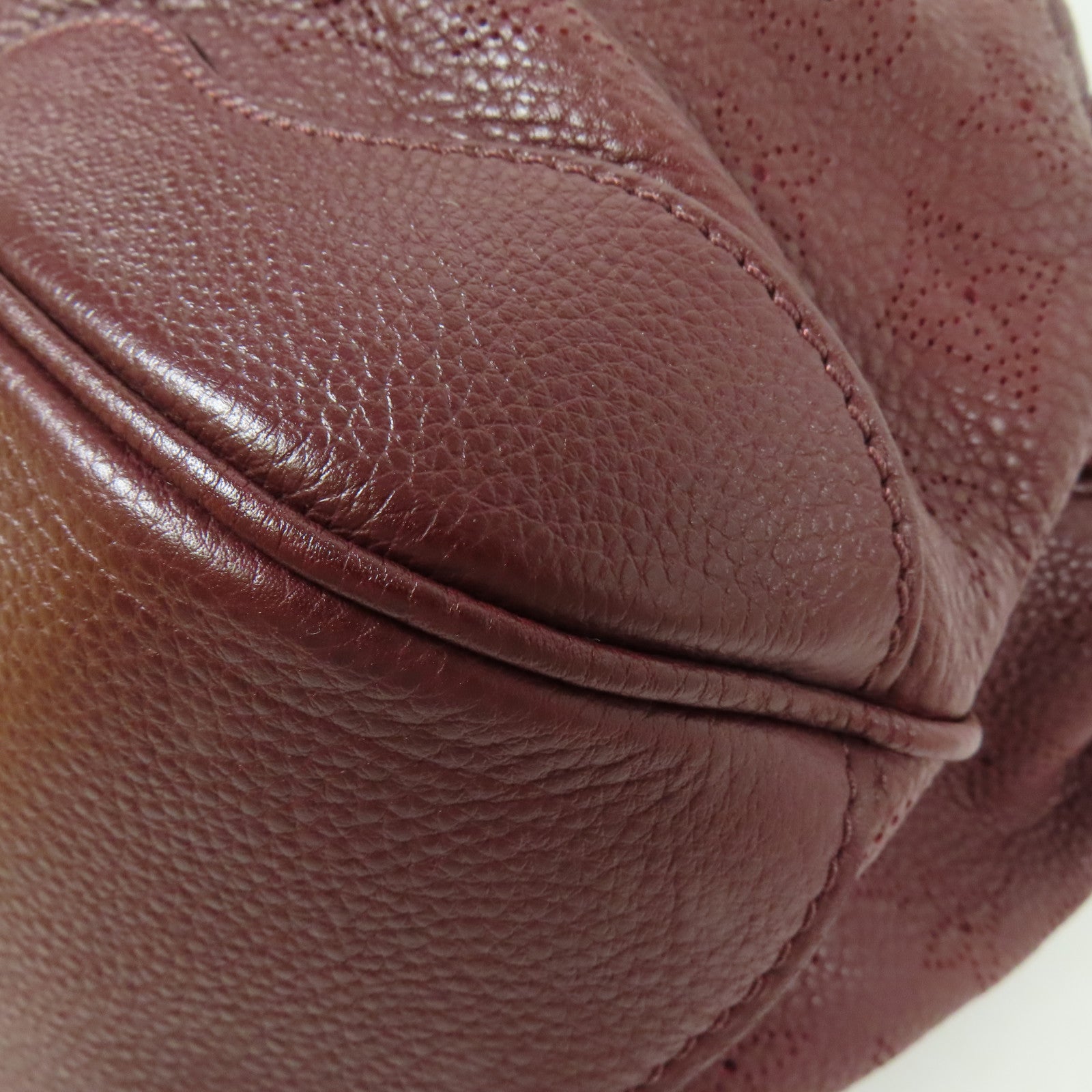 LOUIS VUITTON Mahina Shoulder Bag金扣肩背袋