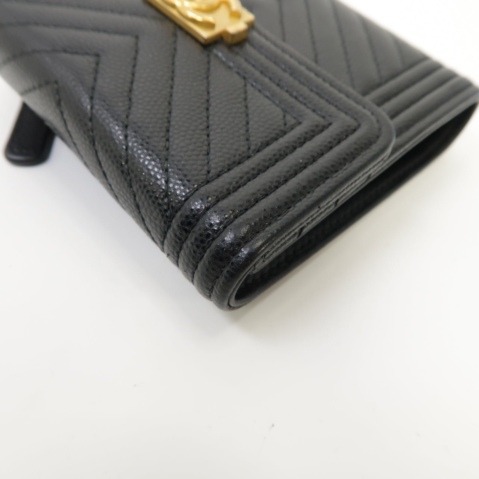 CHANEL 斜紋Caviar皮革Boy Wallet金扣折叠钱包黑色