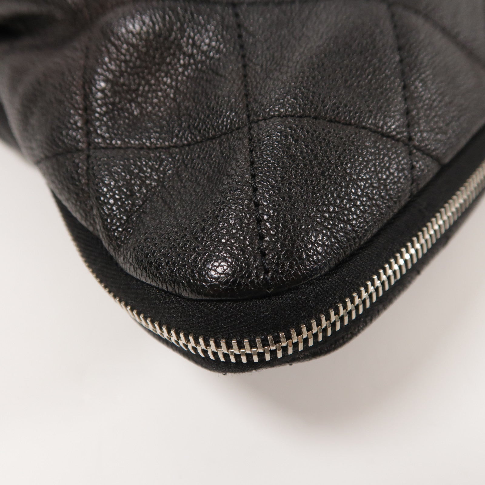 CHANEL 牛皮皮革Shoulder Bag銀扣肩背袋