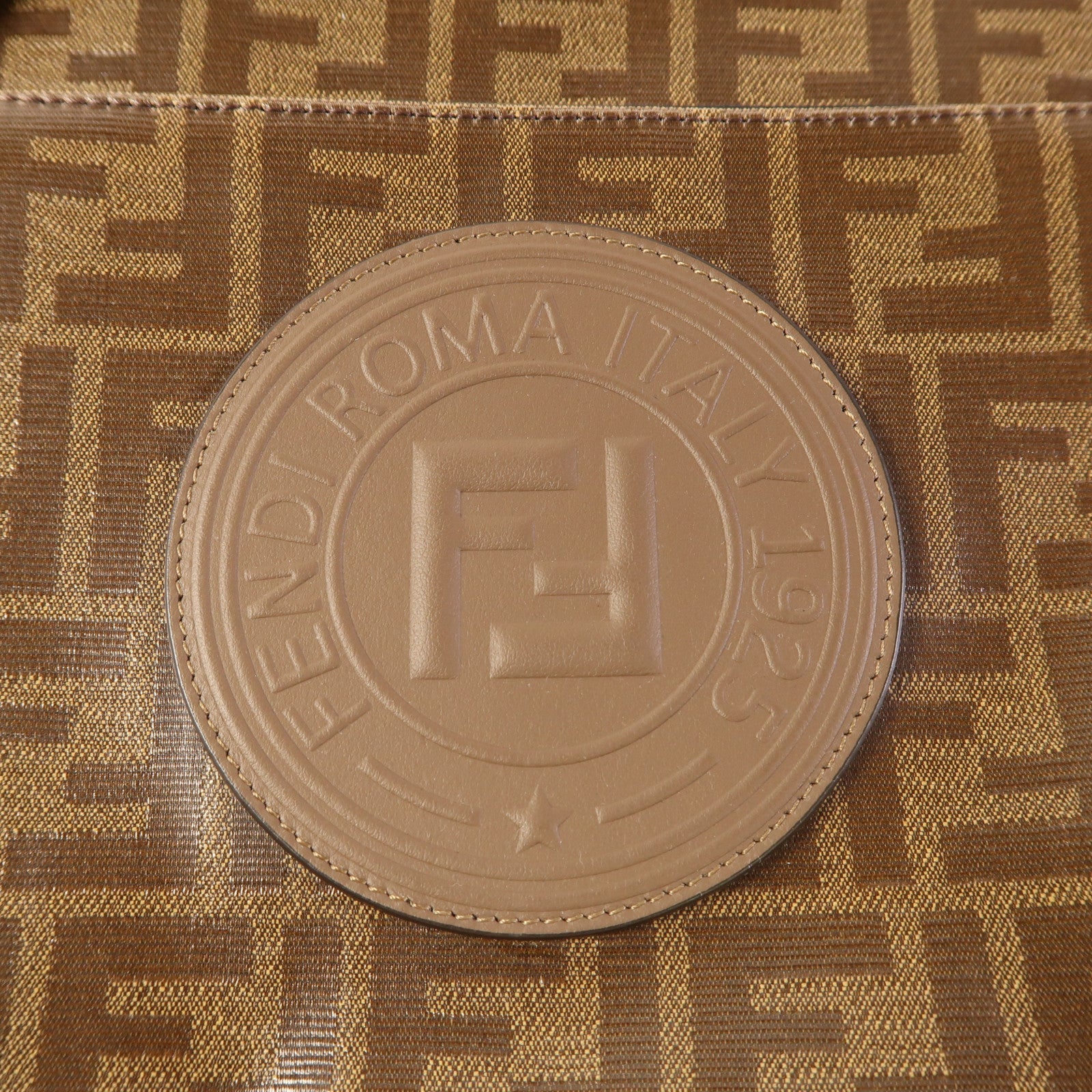FENDI 塗層帆布Backpack銀扣背包