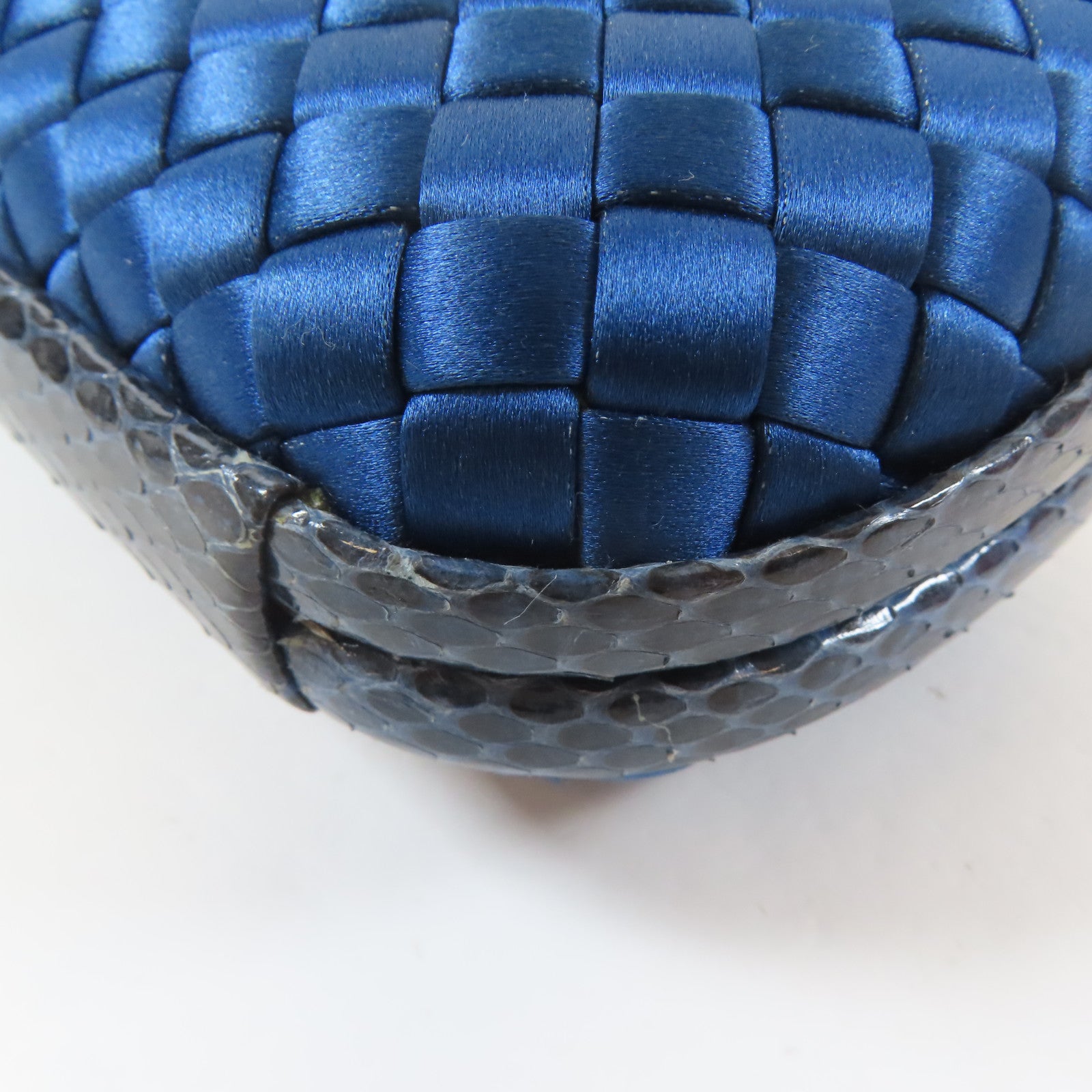 BOTTEGA VENETA 緞布/蛇皮皮革Clutch Bag黑扣手拿包藍色