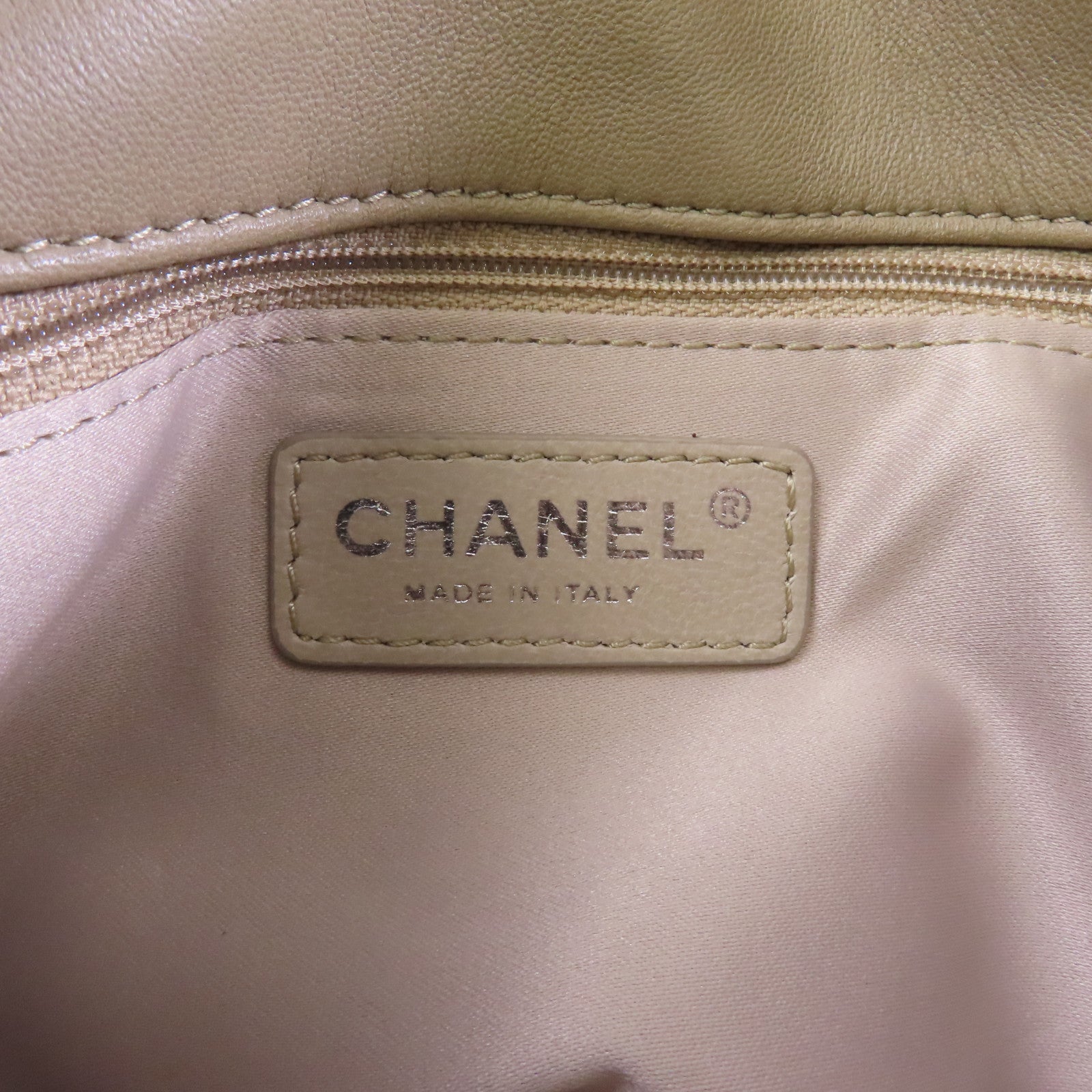 CHANEL 菱格漆皮皮革Chain Shoulder Bag銀扣鏈帶肩背袋米色