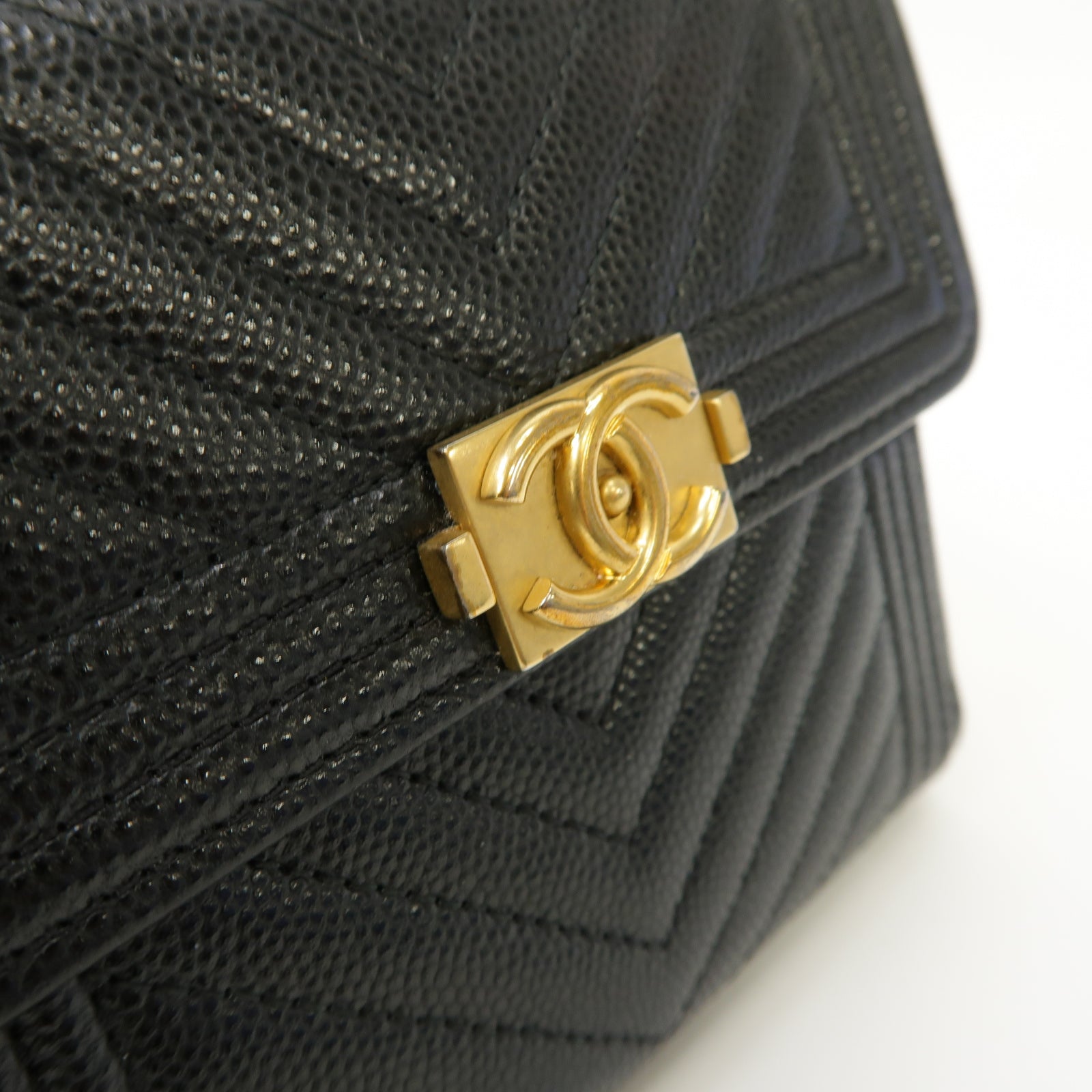 CHANEL 斜紋Caviar皮革Boy Wallet金扣折叠钱包黑色