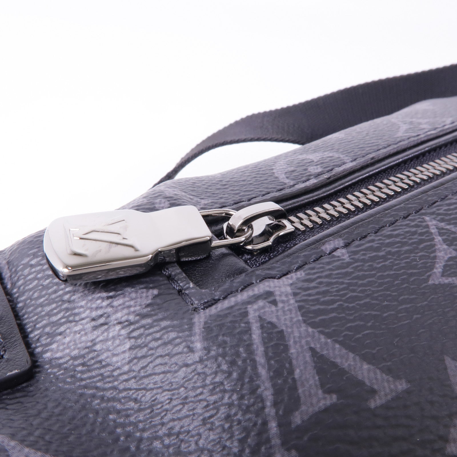 LOUIS VUITTON Monogram Eclipse Discovery斜孭袋