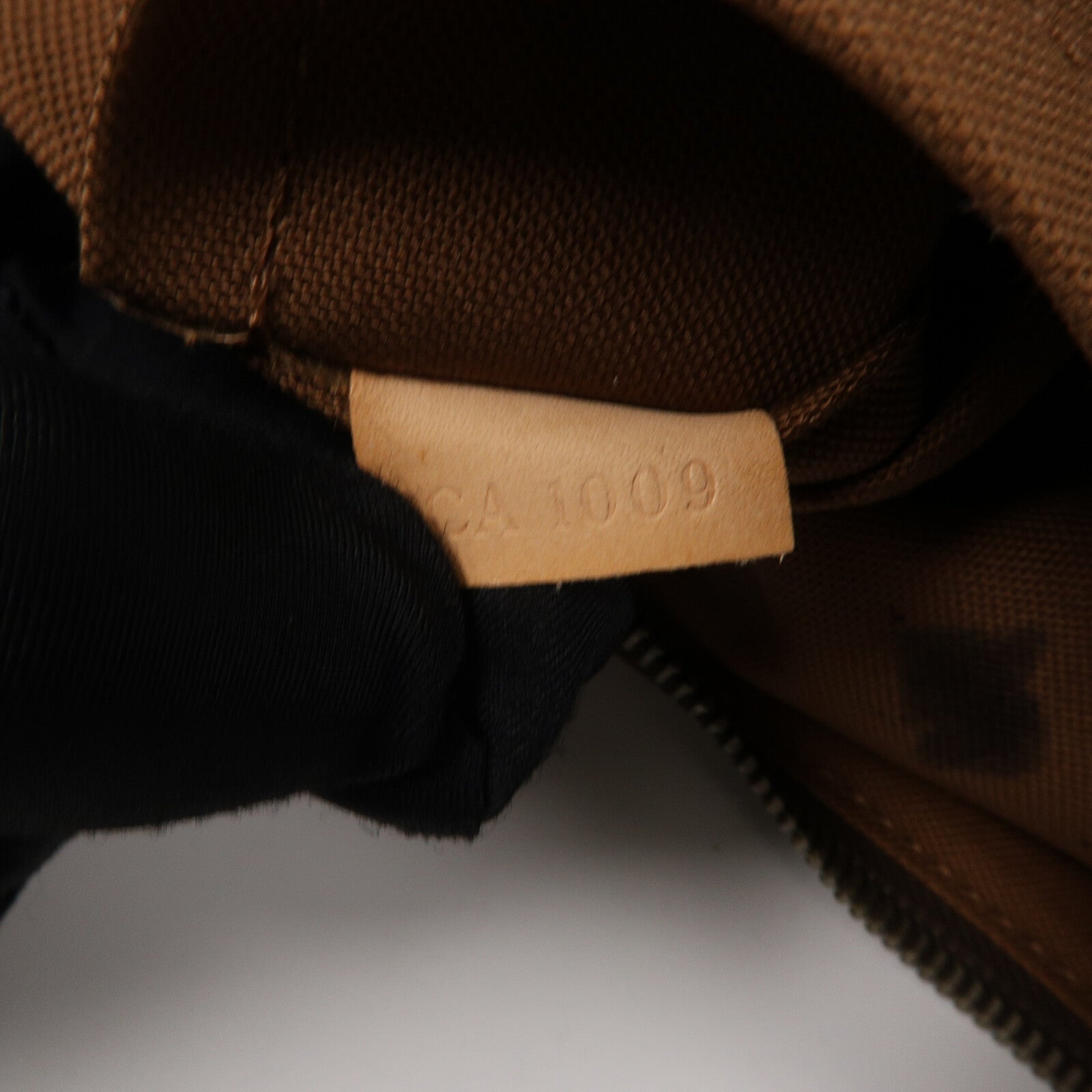 LOUIS VUITTON Monogram Odeon PM肩背袋