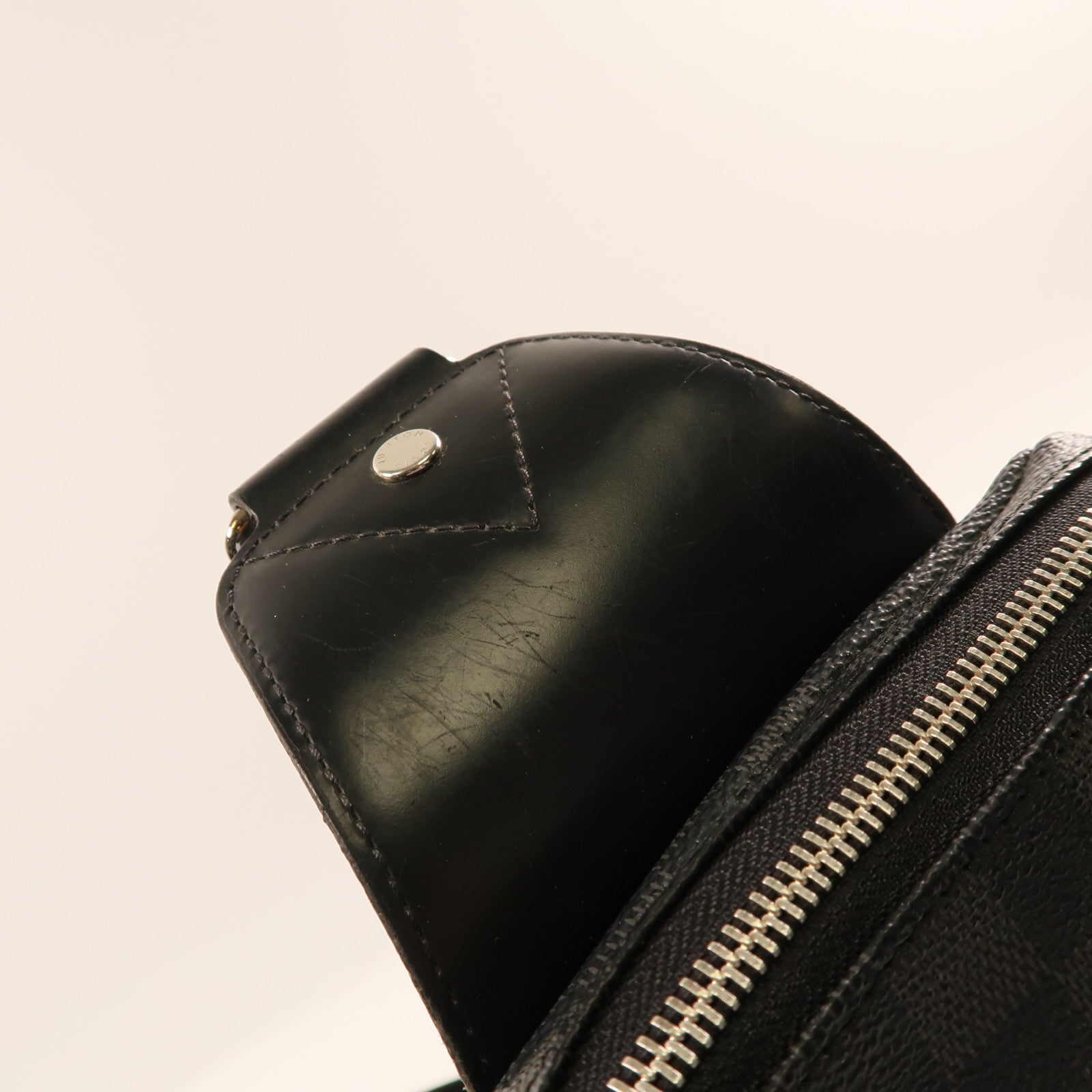 LOUIS VUITTON Damier Graphite Avenue Sling銀扣肩背袋黑色