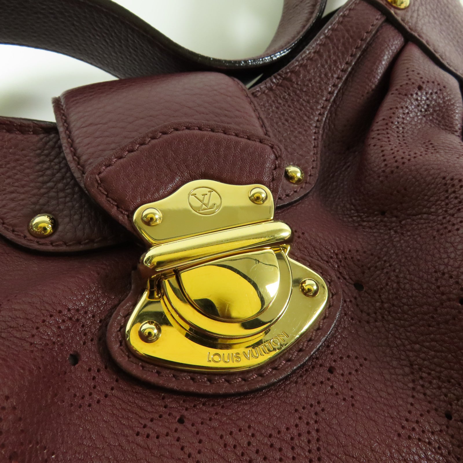 LOUIS VUITTON Mahina Shoulder Bag金扣肩背袋