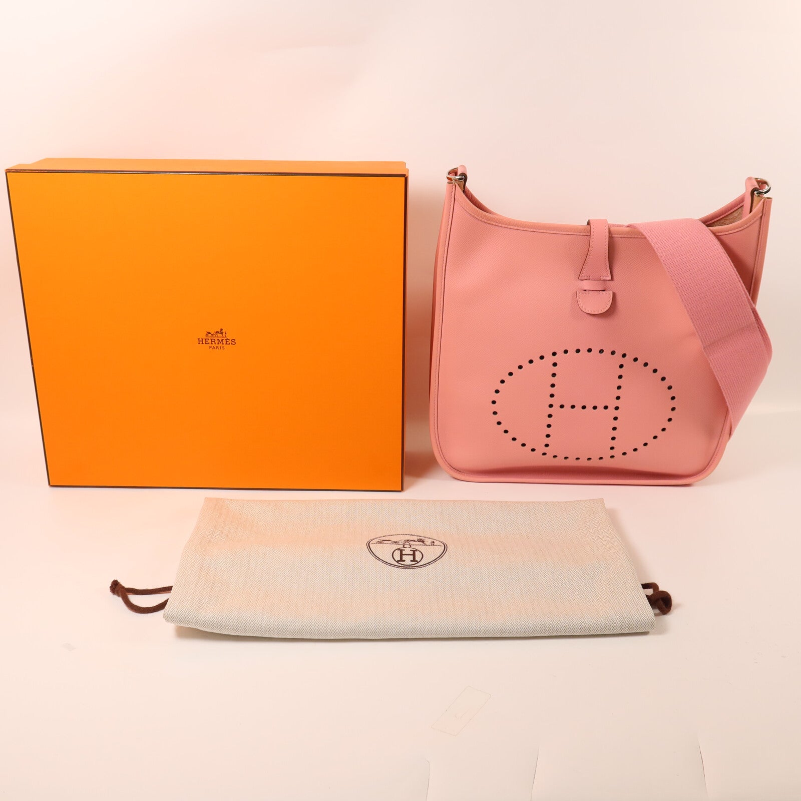 HERMES Epsom皮革Evelyne PM 肩背袋Rose Confetti