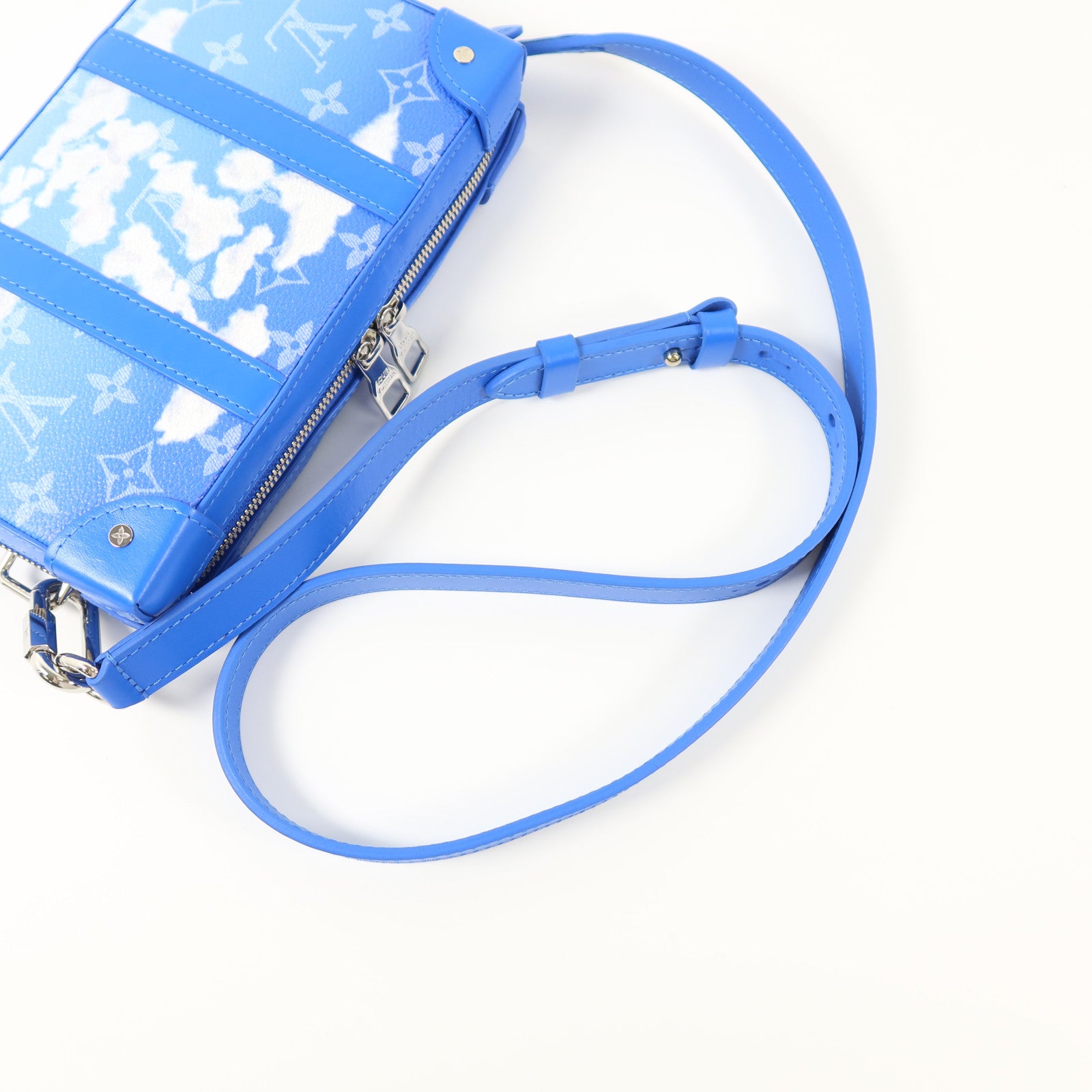 LOUIS VUITTON Monogram Clouds Soft Trunk Wallet銀扣肩背袋