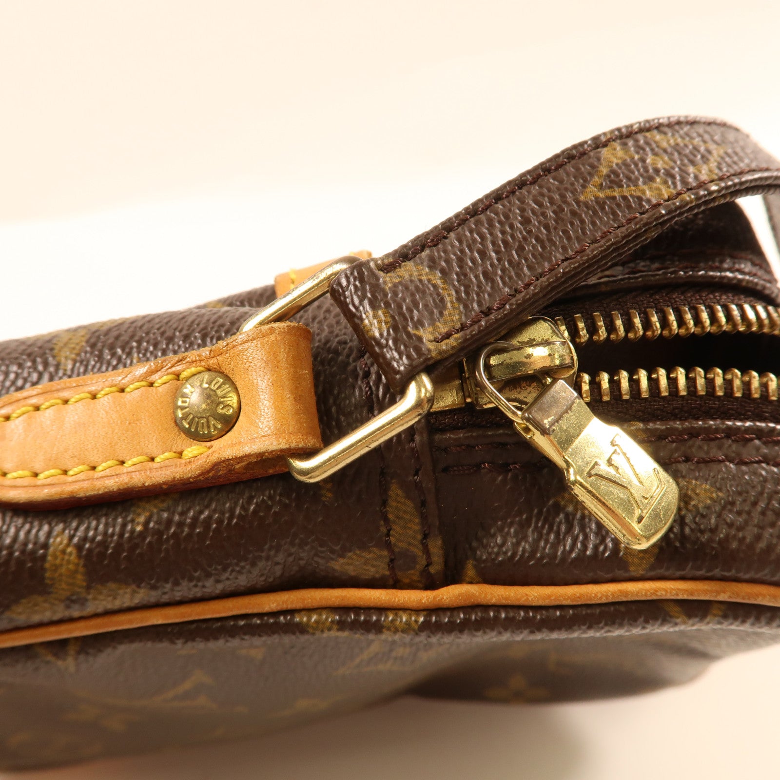 LOUIS VUITTON Monogram Danube金扣肩背袋啡色