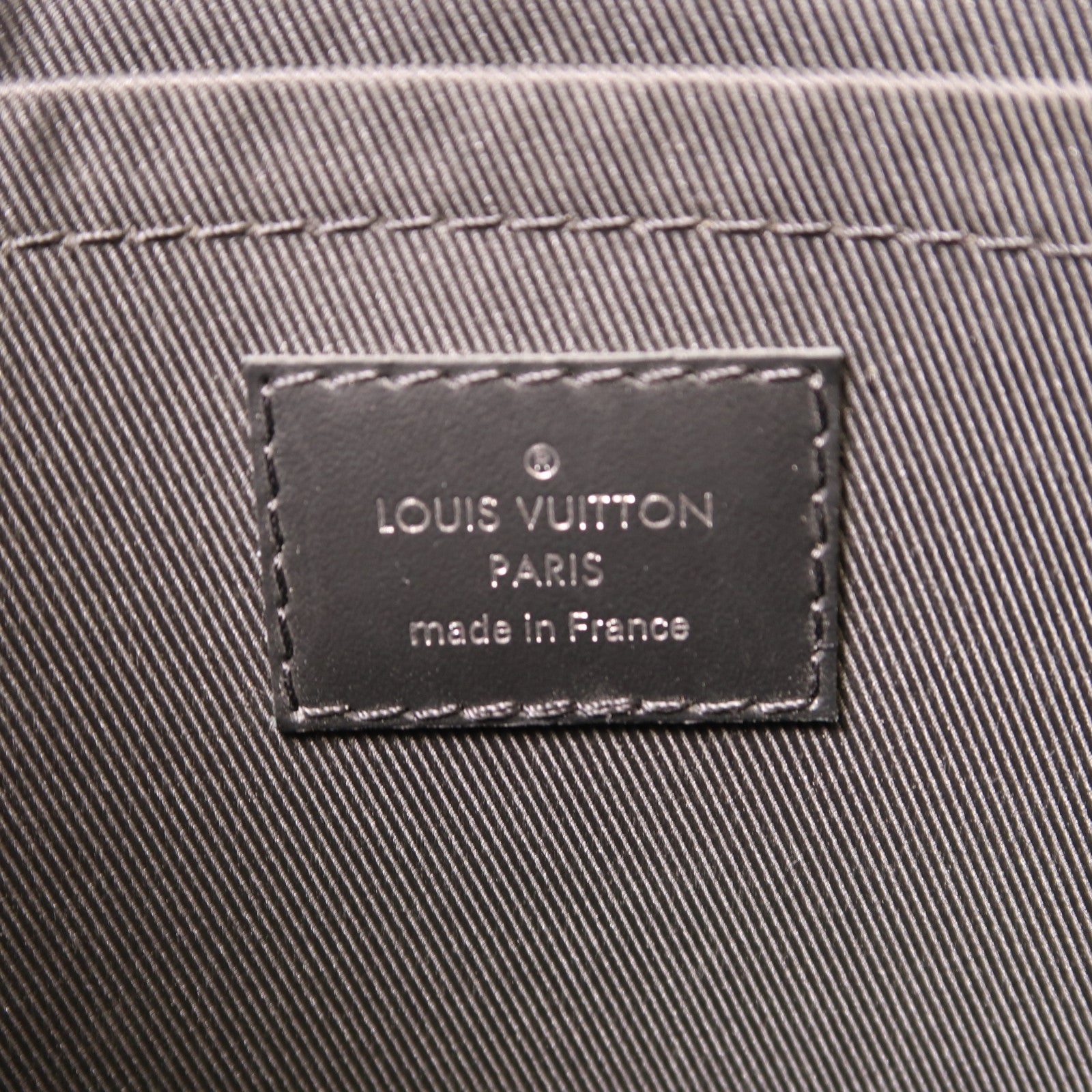 LOUIS VUITTON Monogram Eclipse Discovery Pochette銀扣手拿包