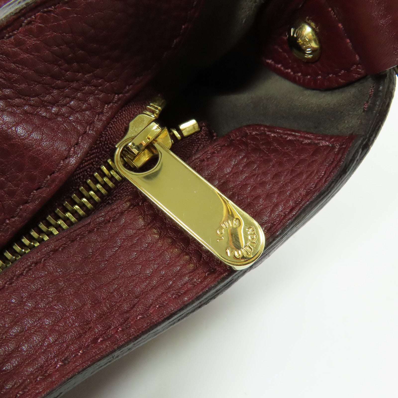 LOUIS VUITTON Mahina Shoulder Bag金扣肩背袋