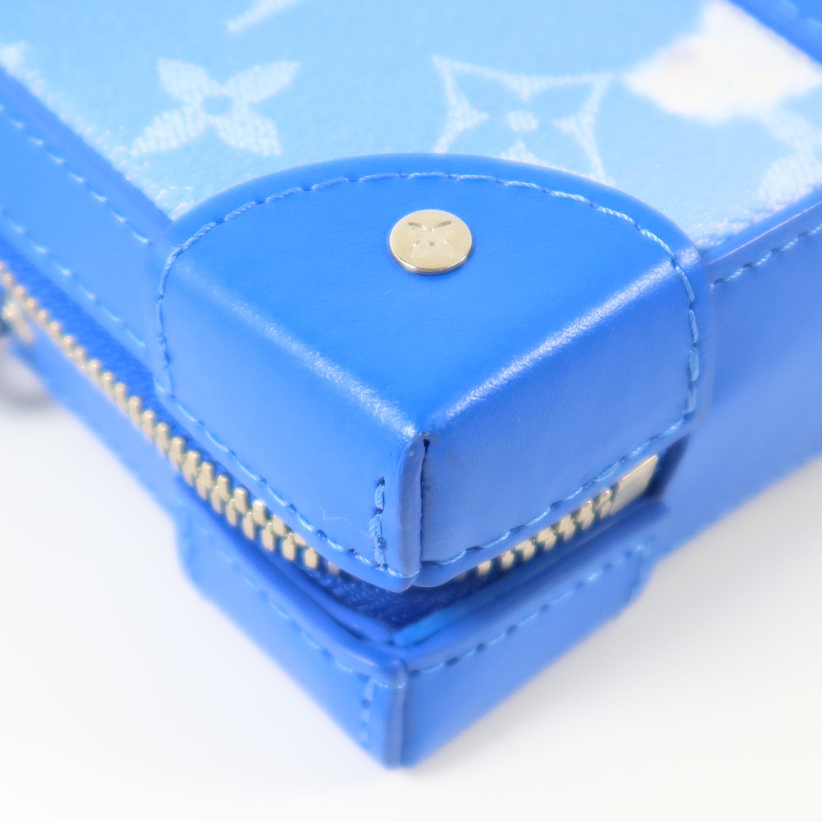 LOUIS VUITTON Monogram Clouds Soft Trunk Wallet銀扣肩背袋