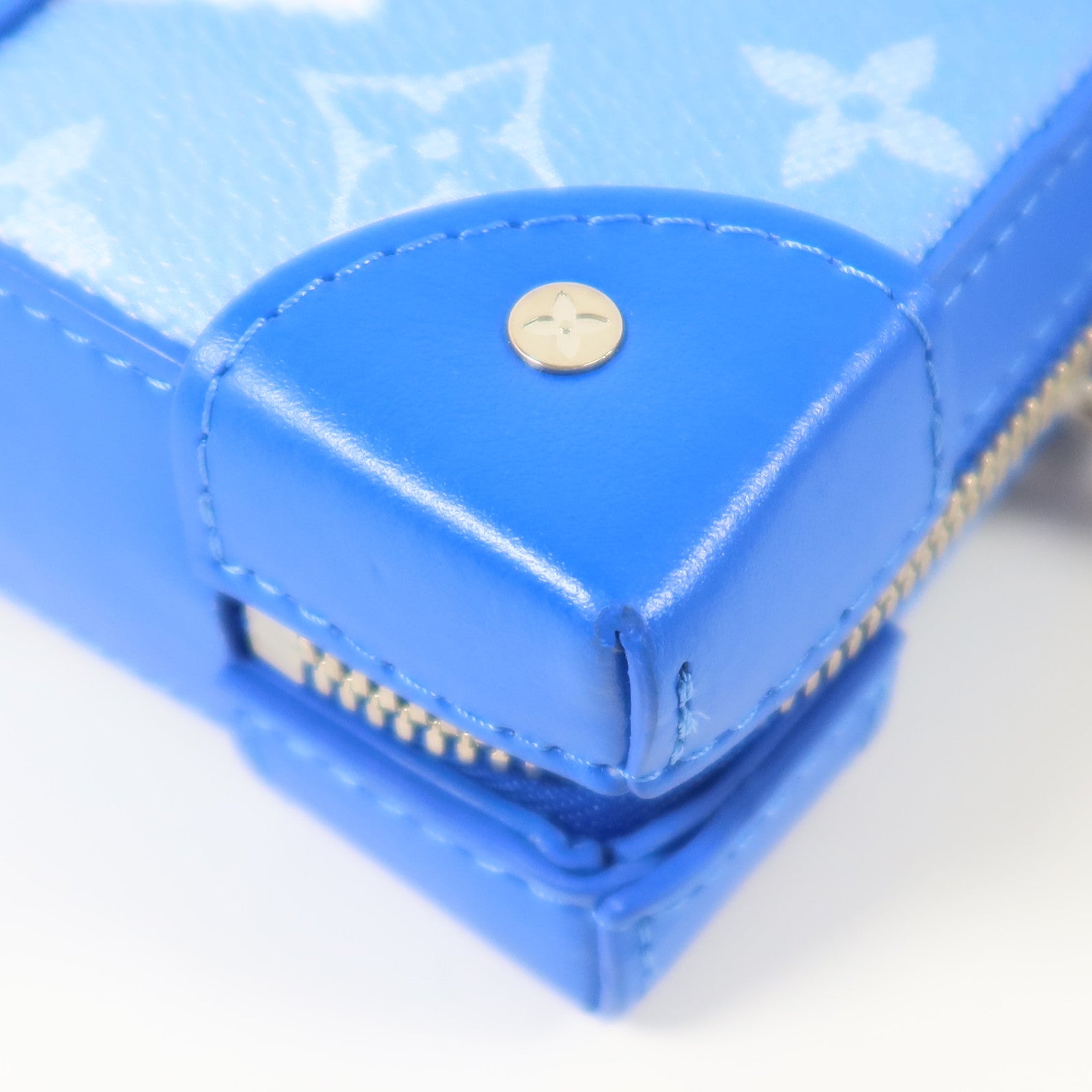 LOUIS VUITTON Monogram Clouds Soft Trunk Wallet銀扣肩背袋