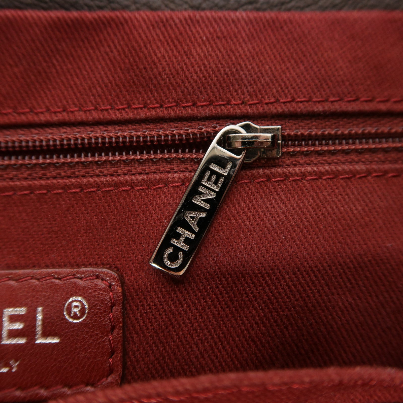 CHANEL 牛皮皮革Shoulder Bag銀扣肩背袋