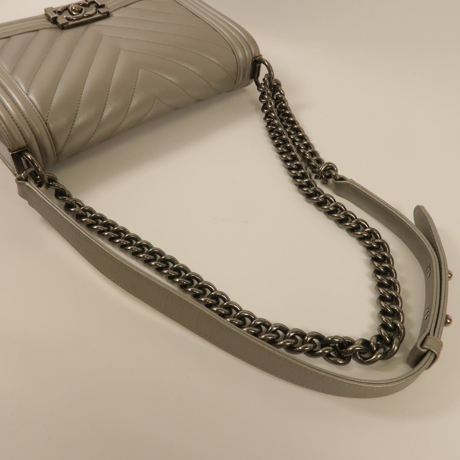 CHANEL CC Boy 25 Chain Shoulder Handbag A67086 Calfskin Leather Gray