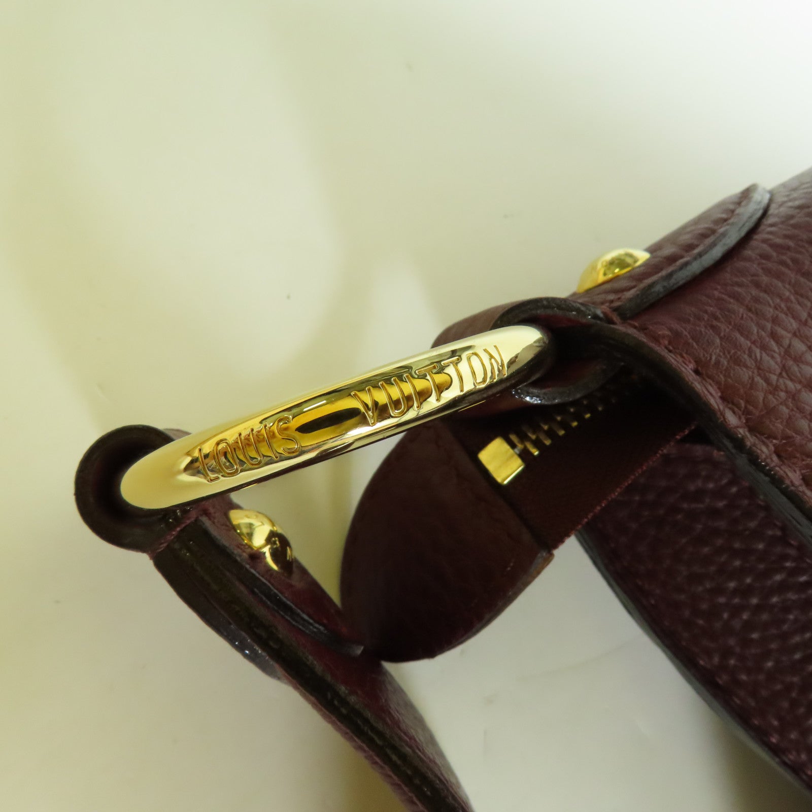 LOUIS VUITTON Mahina Shoulder Bag金扣肩背袋