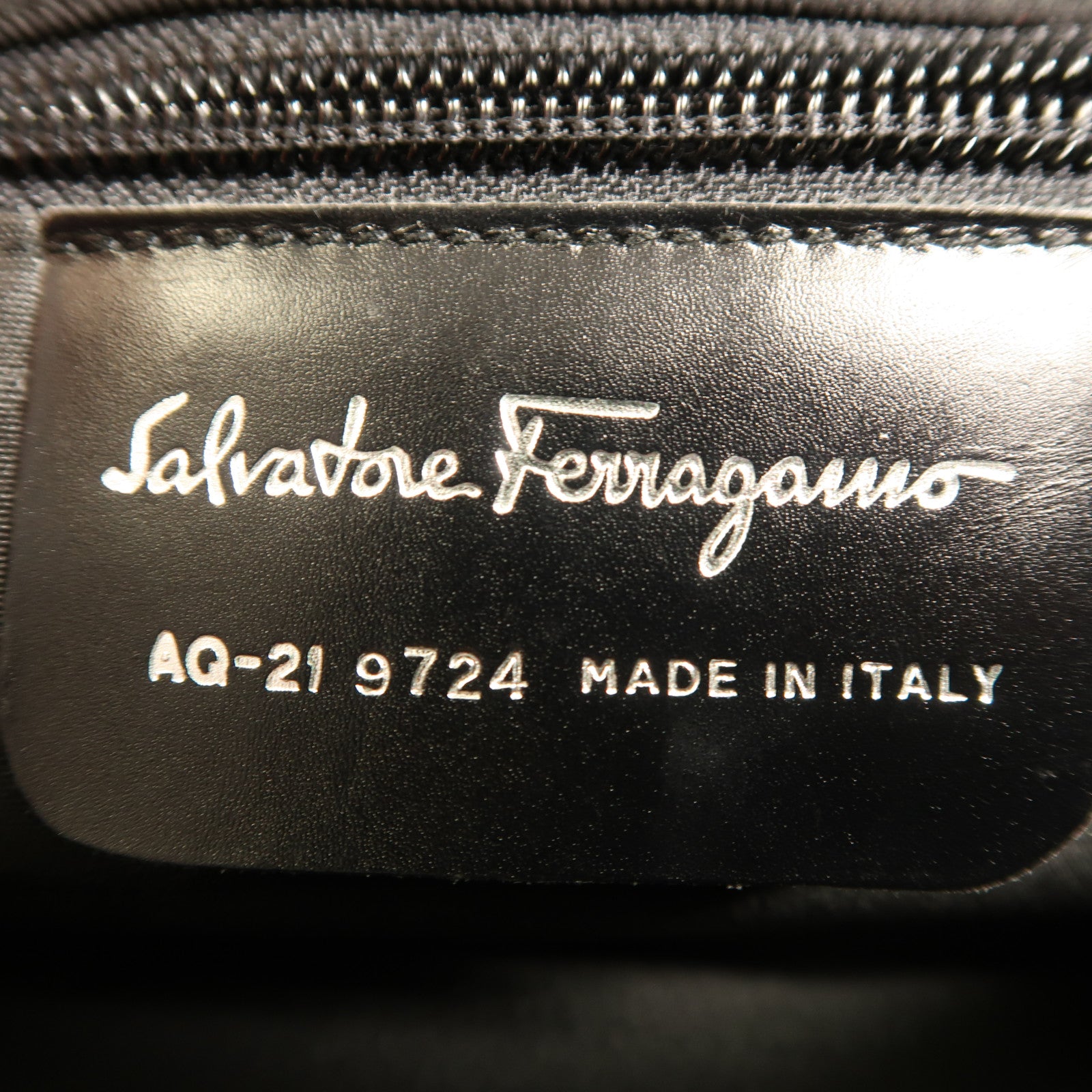 Salvatore Ferragamo 帆布/皮革Shoulder Bag銀扣肩背袋