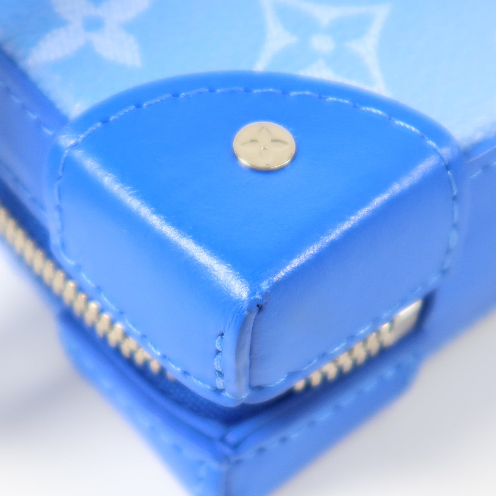 LOUIS VUITTON Monogram Clouds Soft Trunk Wallet銀扣肩背袋