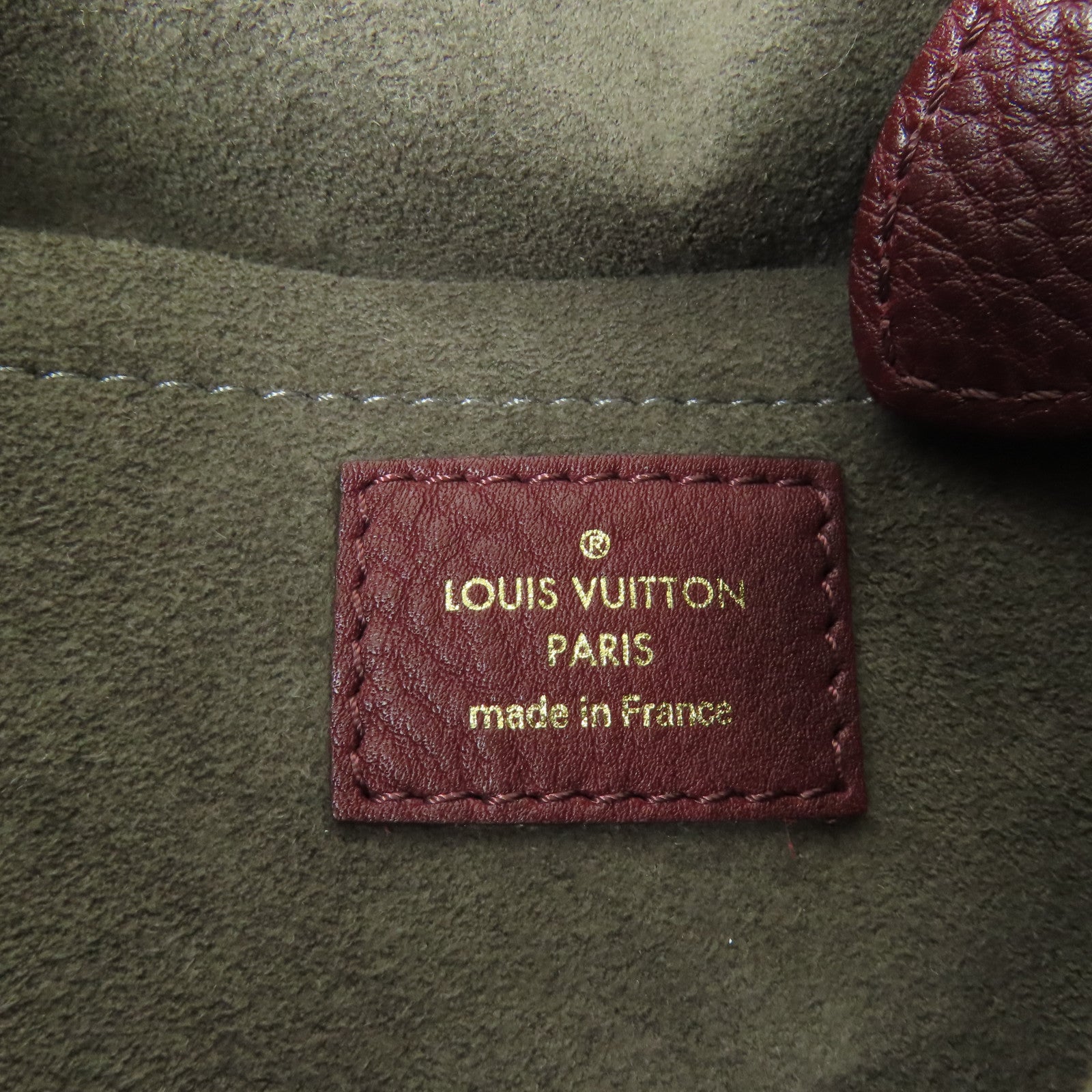 LOUIS VUITTON Mahina Shoulder Bag金扣肩背袋