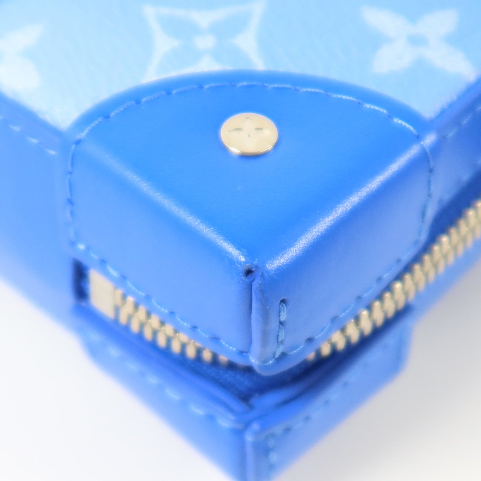 LOUIS VUITTON Monogram Clouds Soft Trunk Wallet銀扣肩背袋